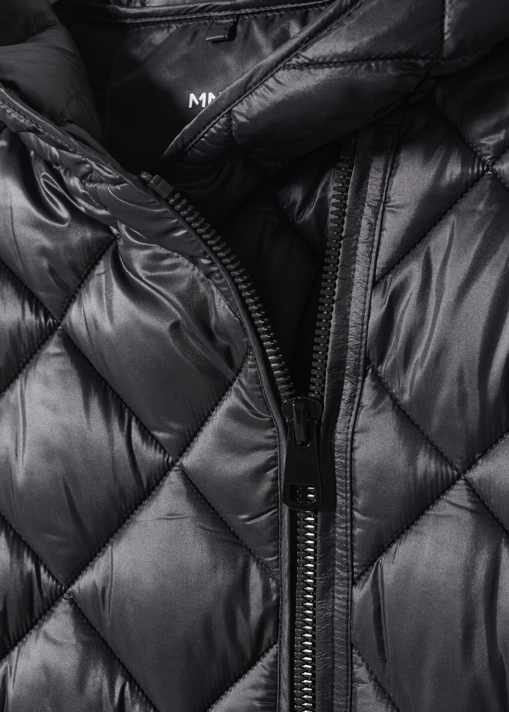 Hood quilted coat - Details of the article 0