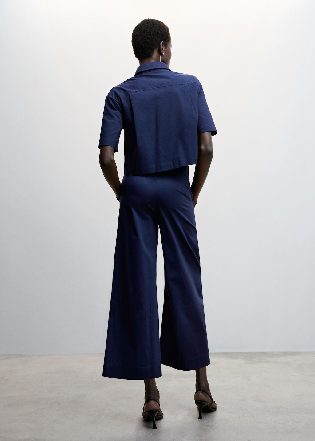 Pleated culottes trousers - Reverse of the article