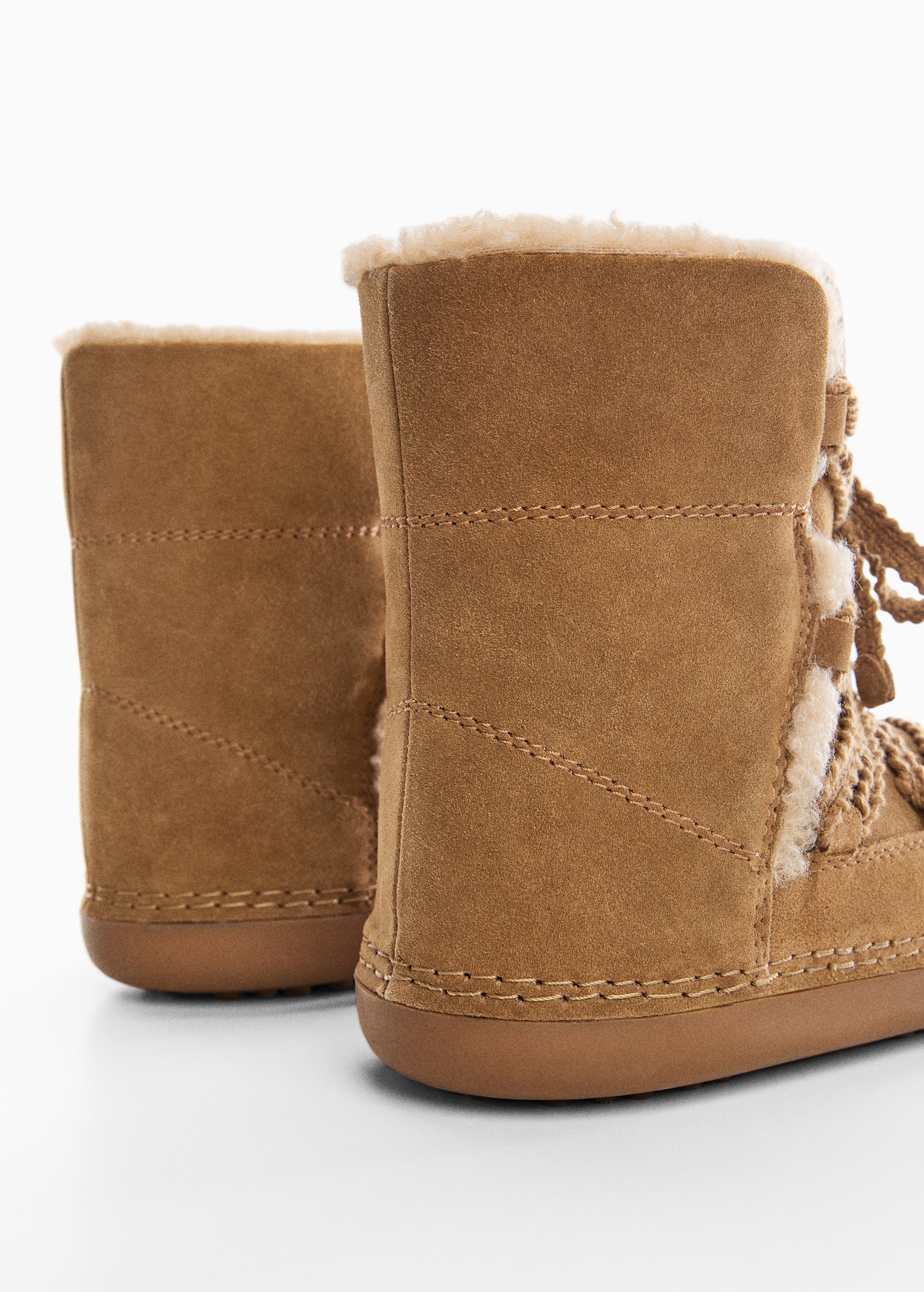 Lace-up sheepskin boots - Details of the article 1
