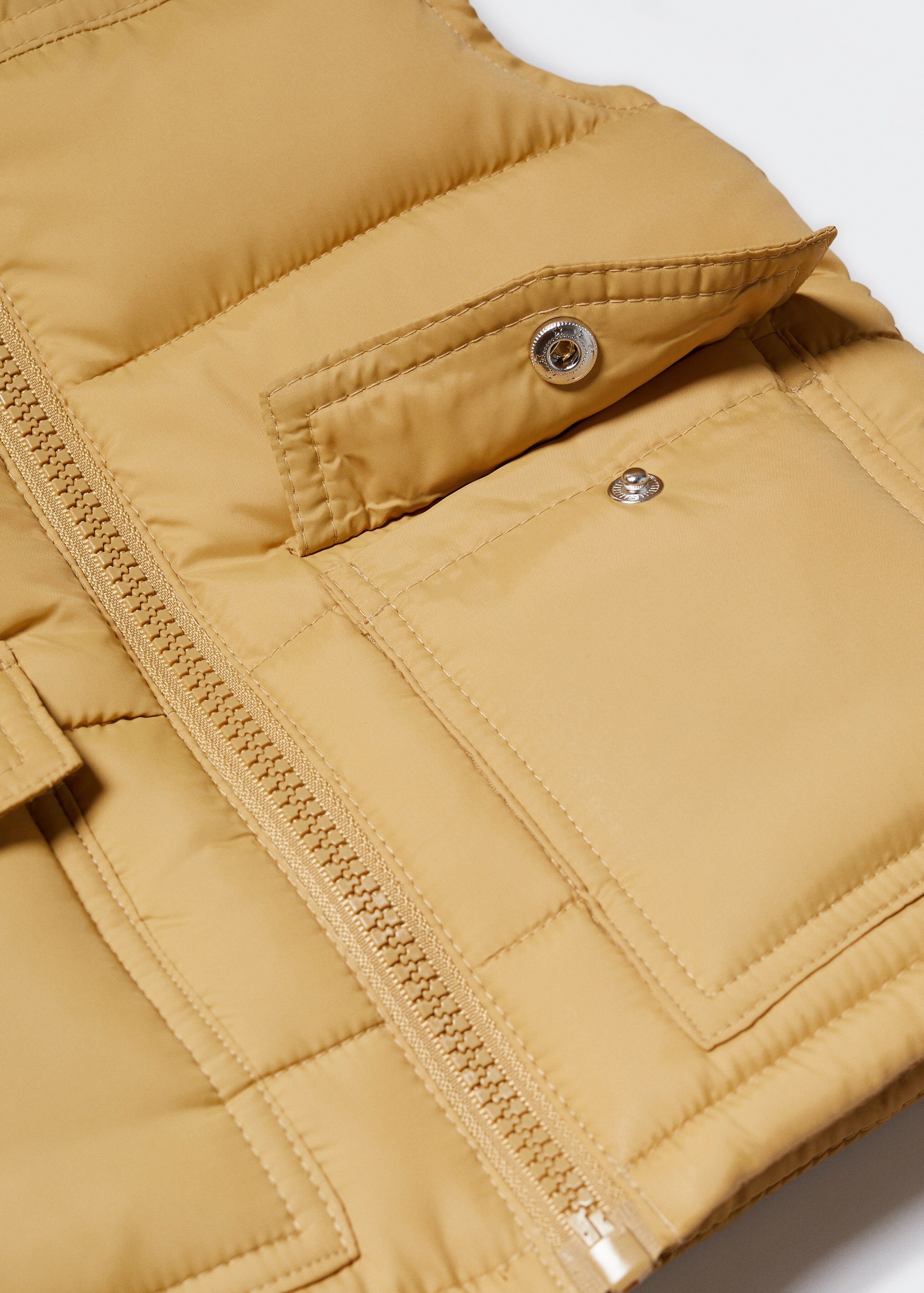Quilted gilet with pockets - Details of the article 0