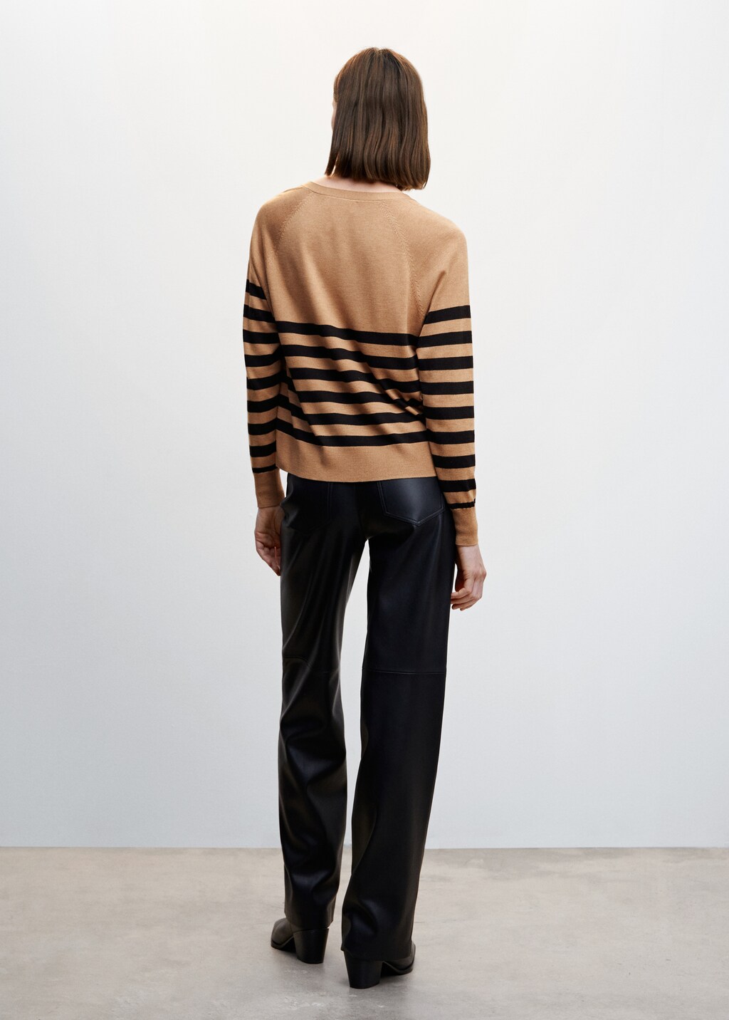 Fine-knit striped sweater - Reverse of the article