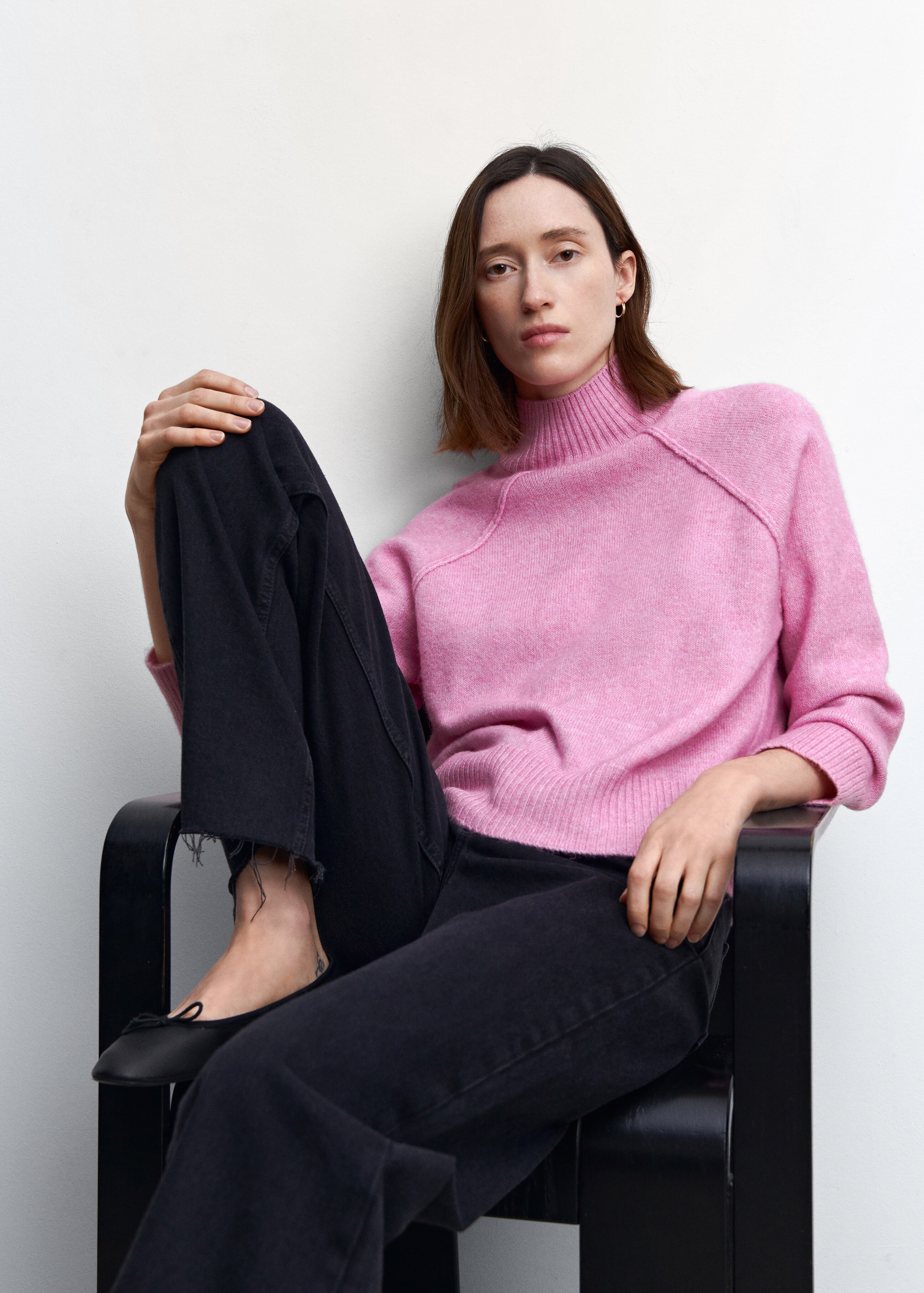Turtleneck sweater with seams - Details of the article 2