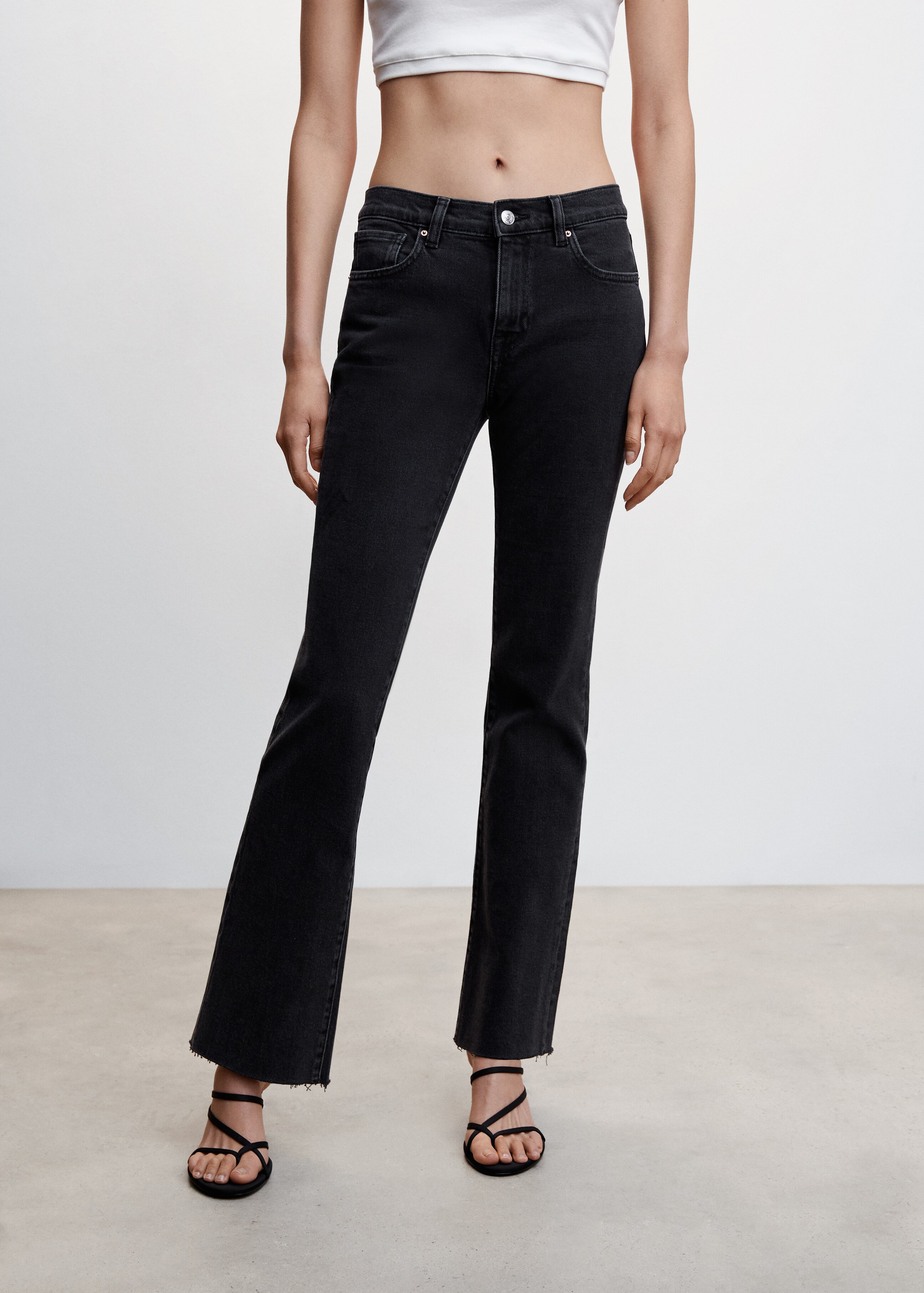 Flare-Jeans mit niedrigem Bund - Mittlere Ansicht