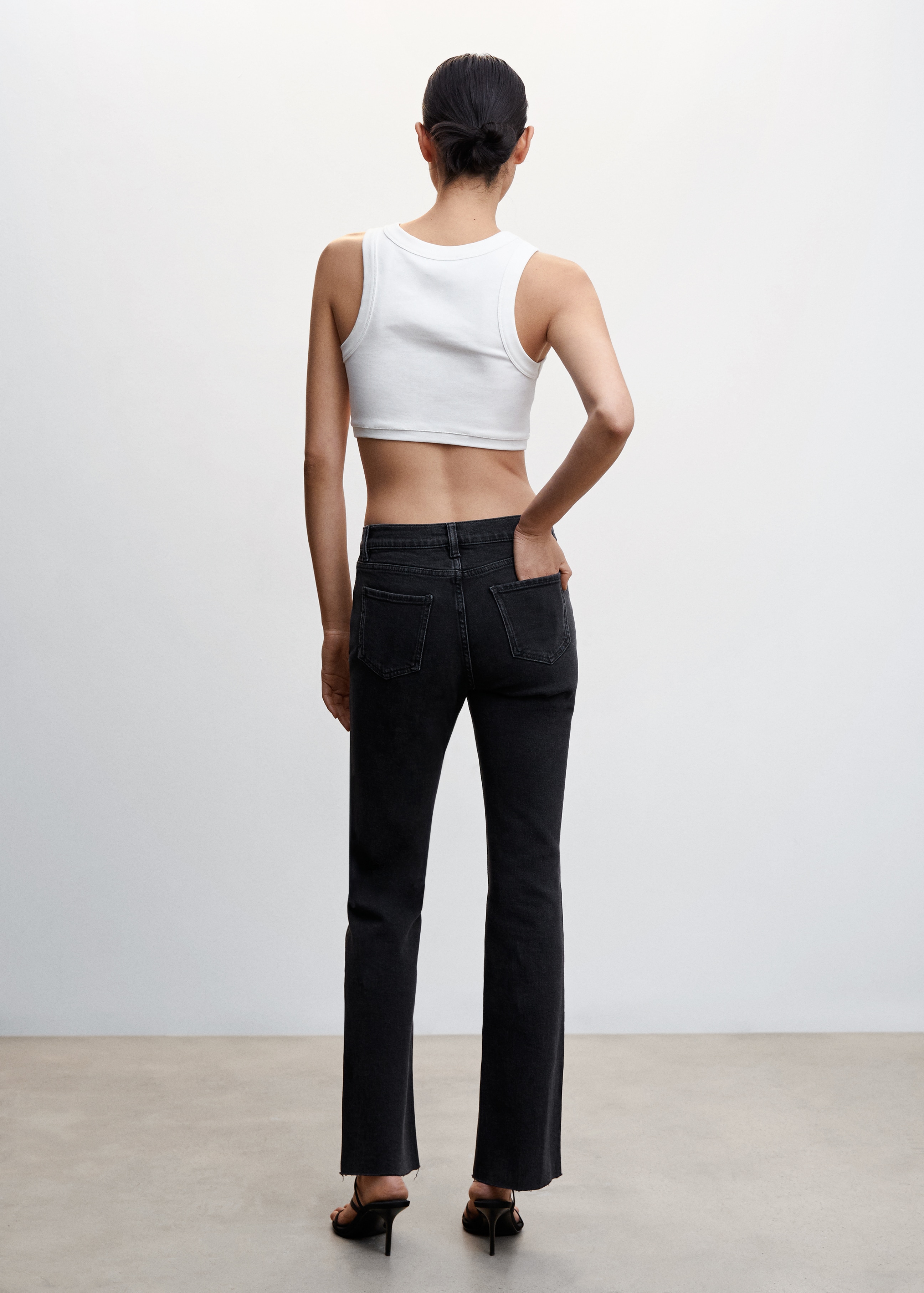 Low-rise flared jeans - Reverse of the article