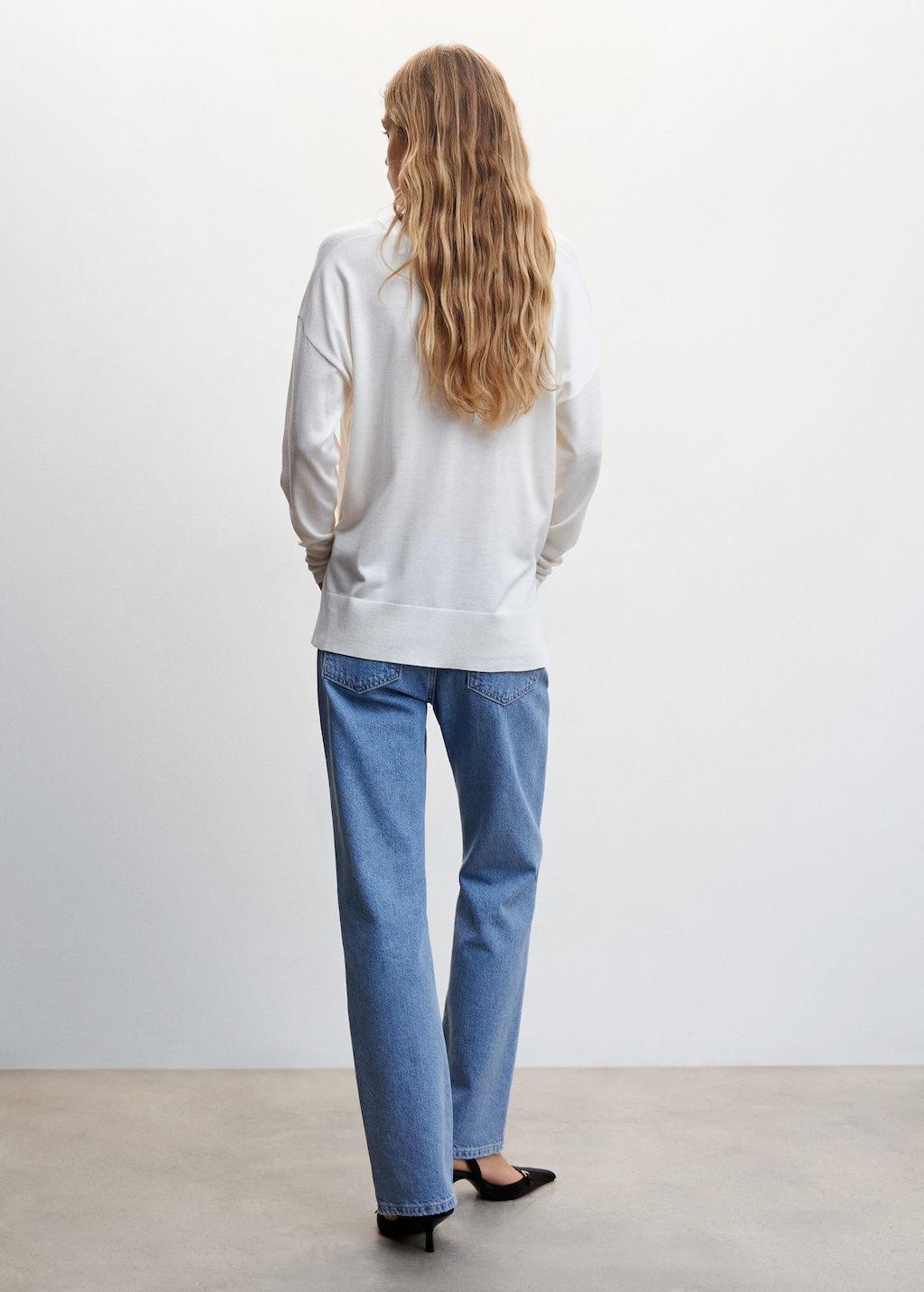 V-neck pullover with slits - Reverse of the article