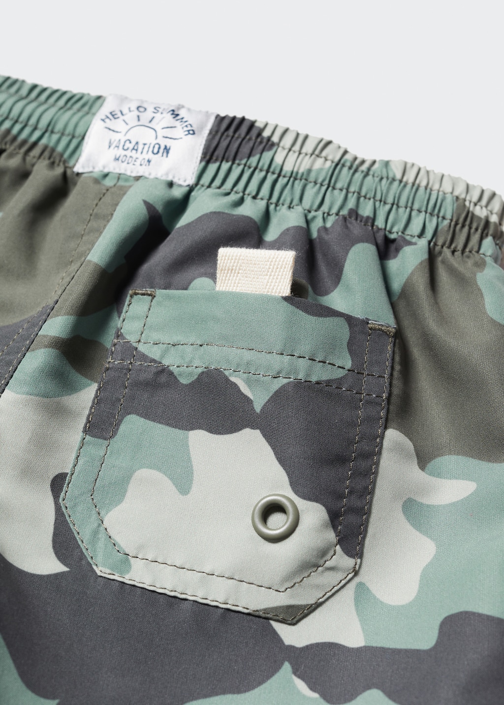 Badeshorts mit Militär-Print - Detail des Artikels 0