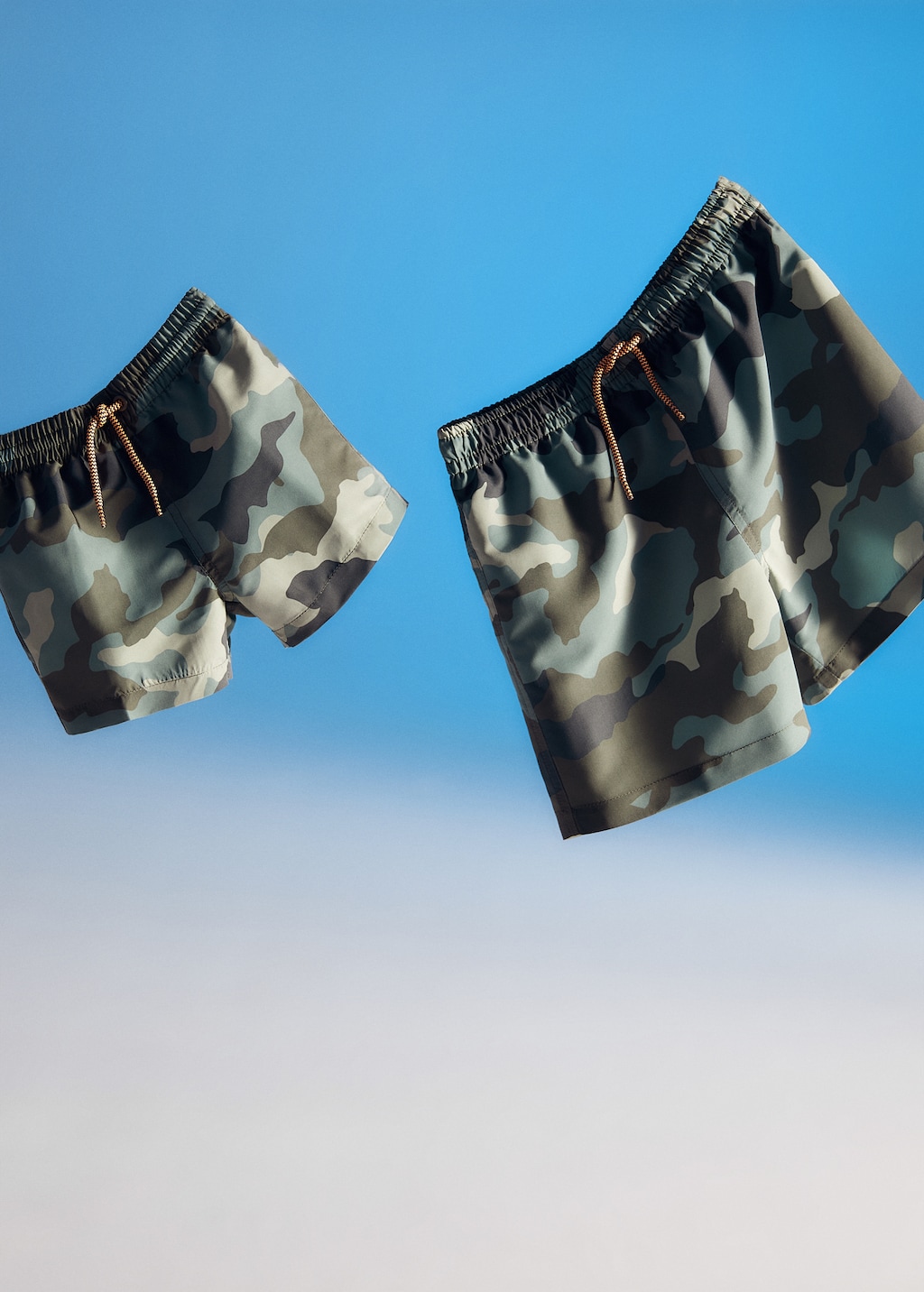 Badeshorts mit Militär-Print - Detail des Artikels 5