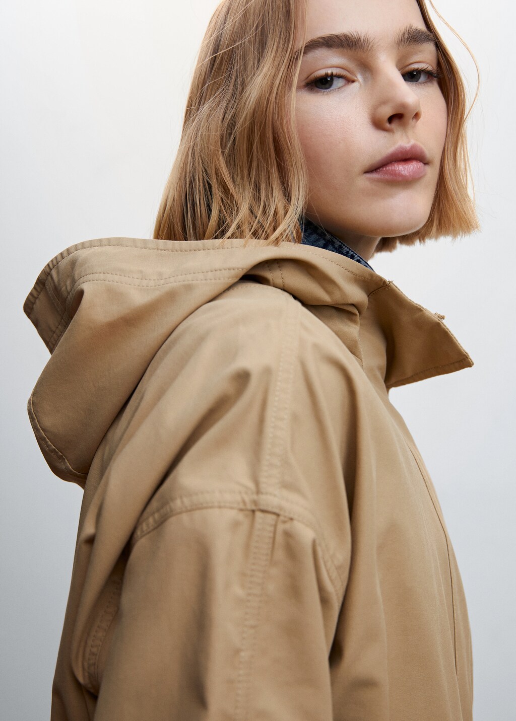 Hooded parka with pocket - Details of the article 1