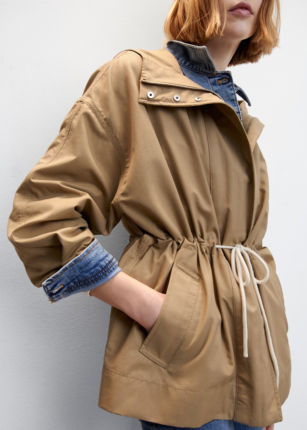 Hooded parka with pocket - Details of the article 6