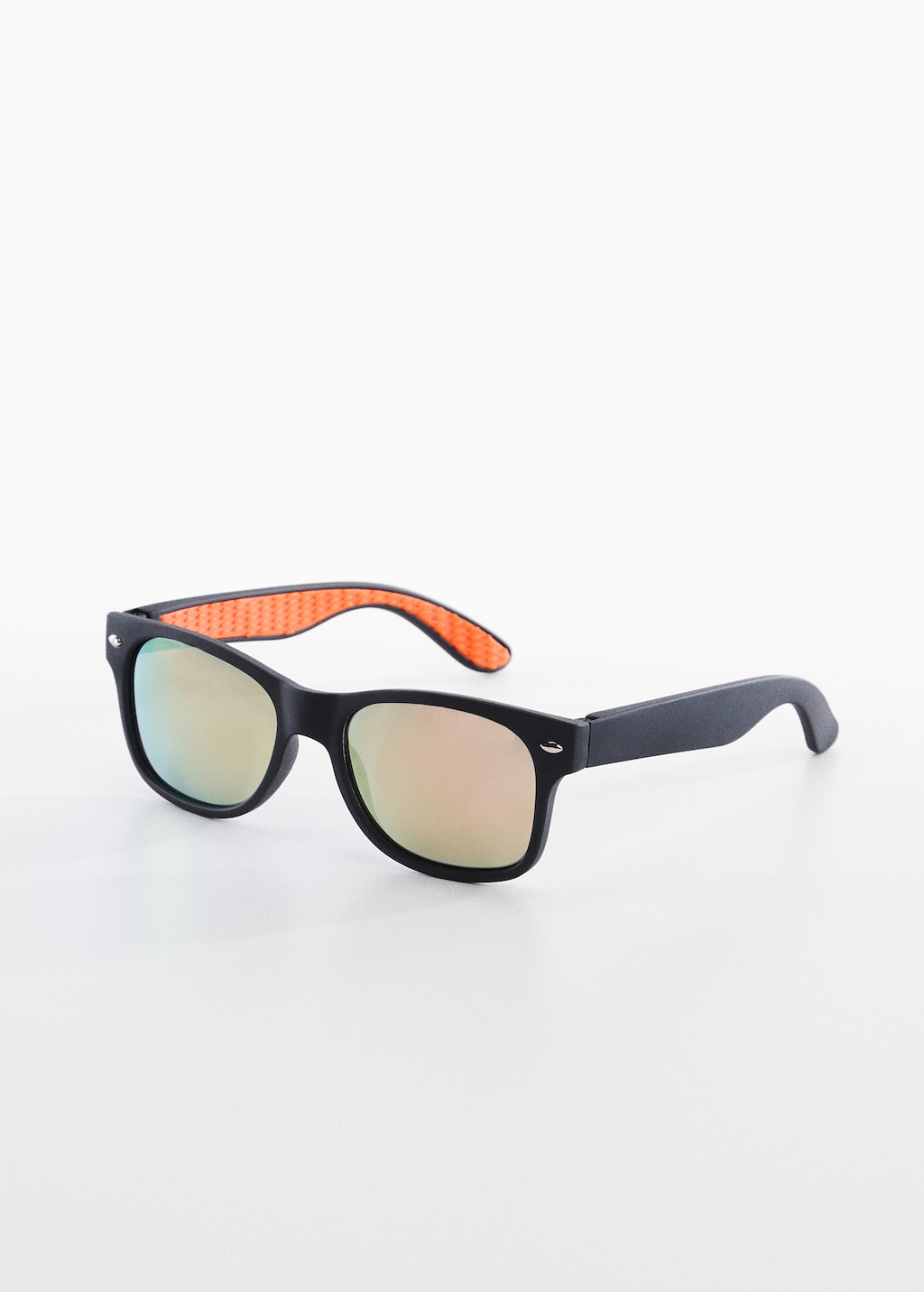 Lunettes de soleil monture plastique - Plan moyen