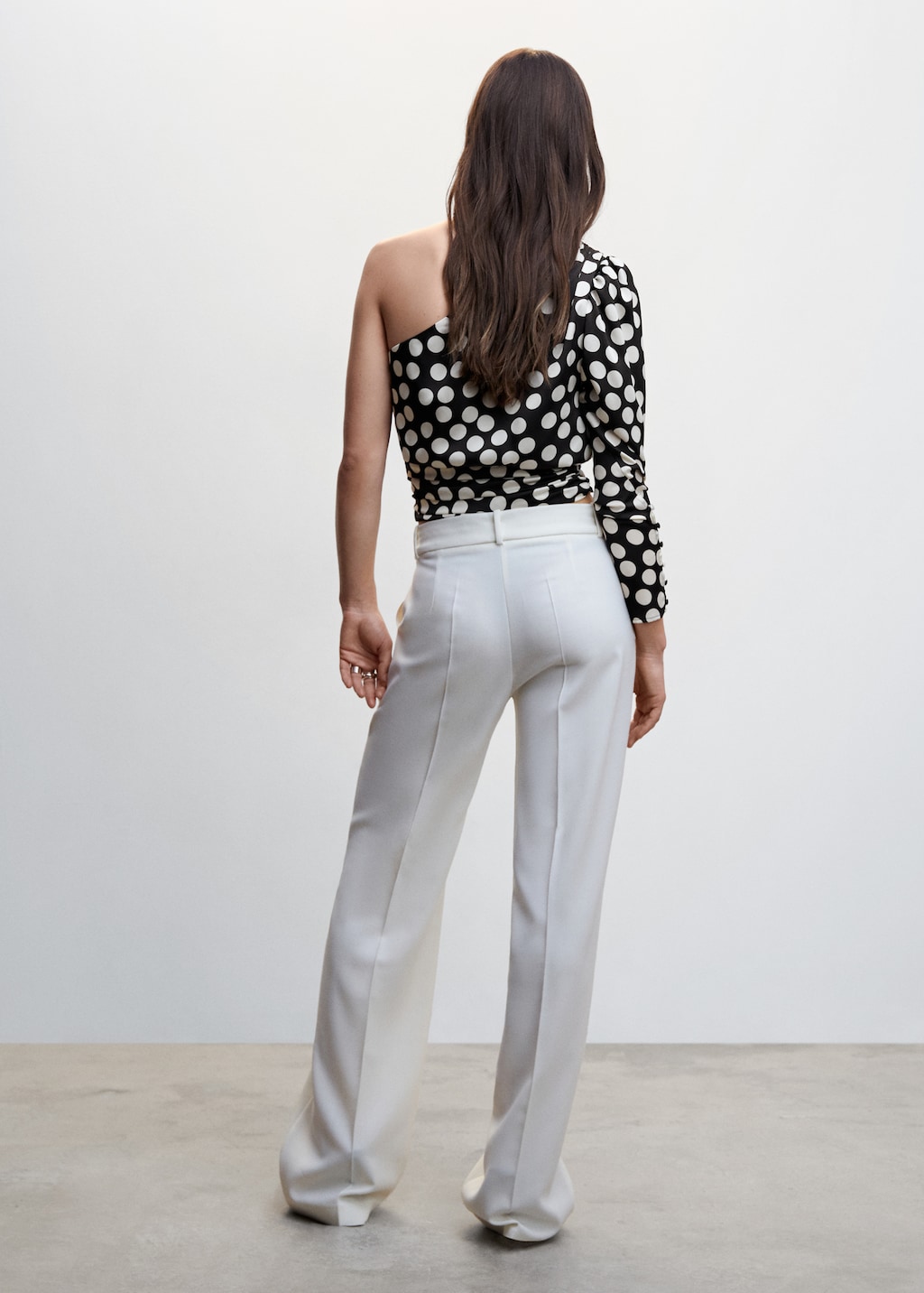 Polka-dot blouse with floral applique  - Reverse of the article