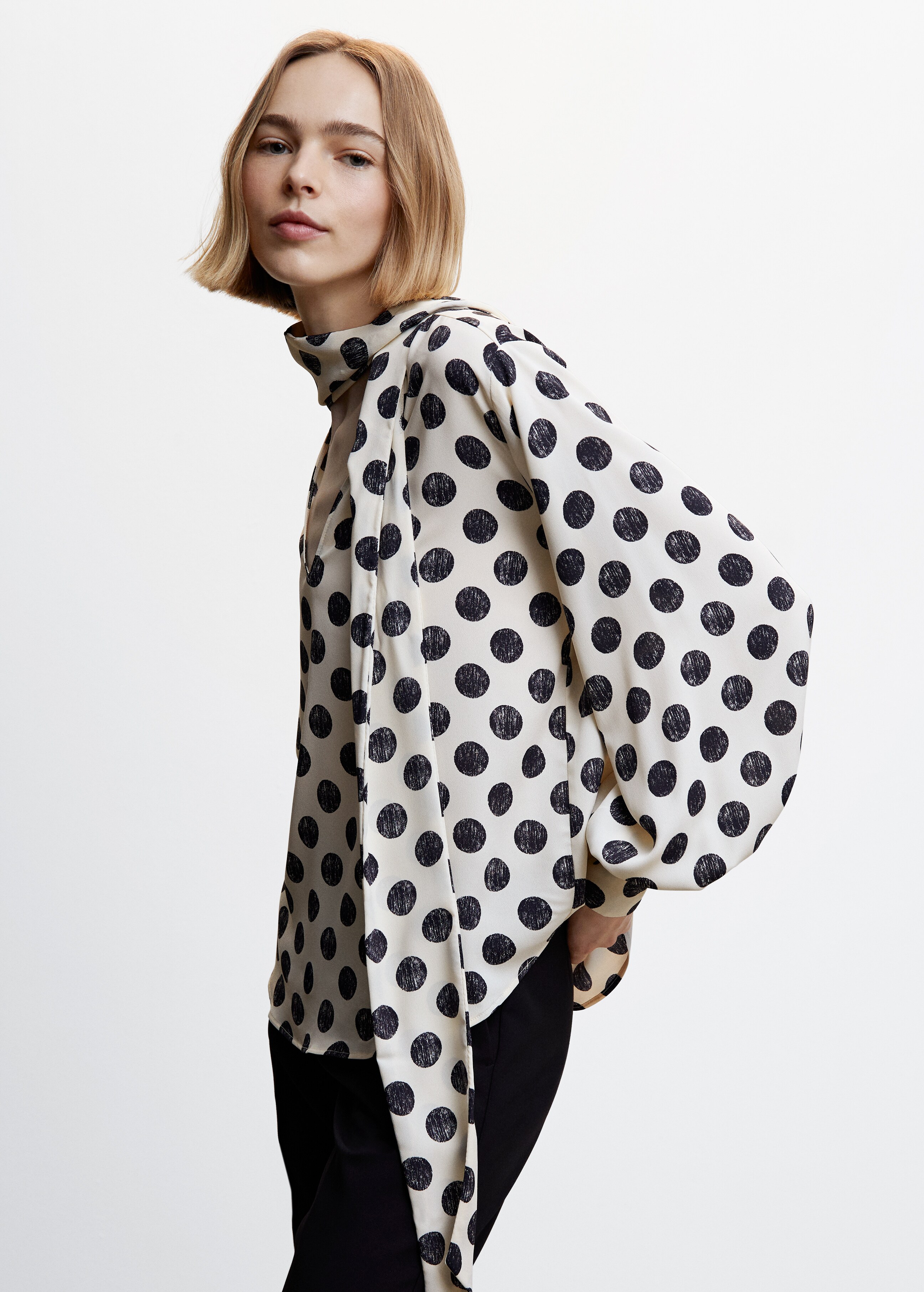 Bow polka-dot blouse - Details of the article 2