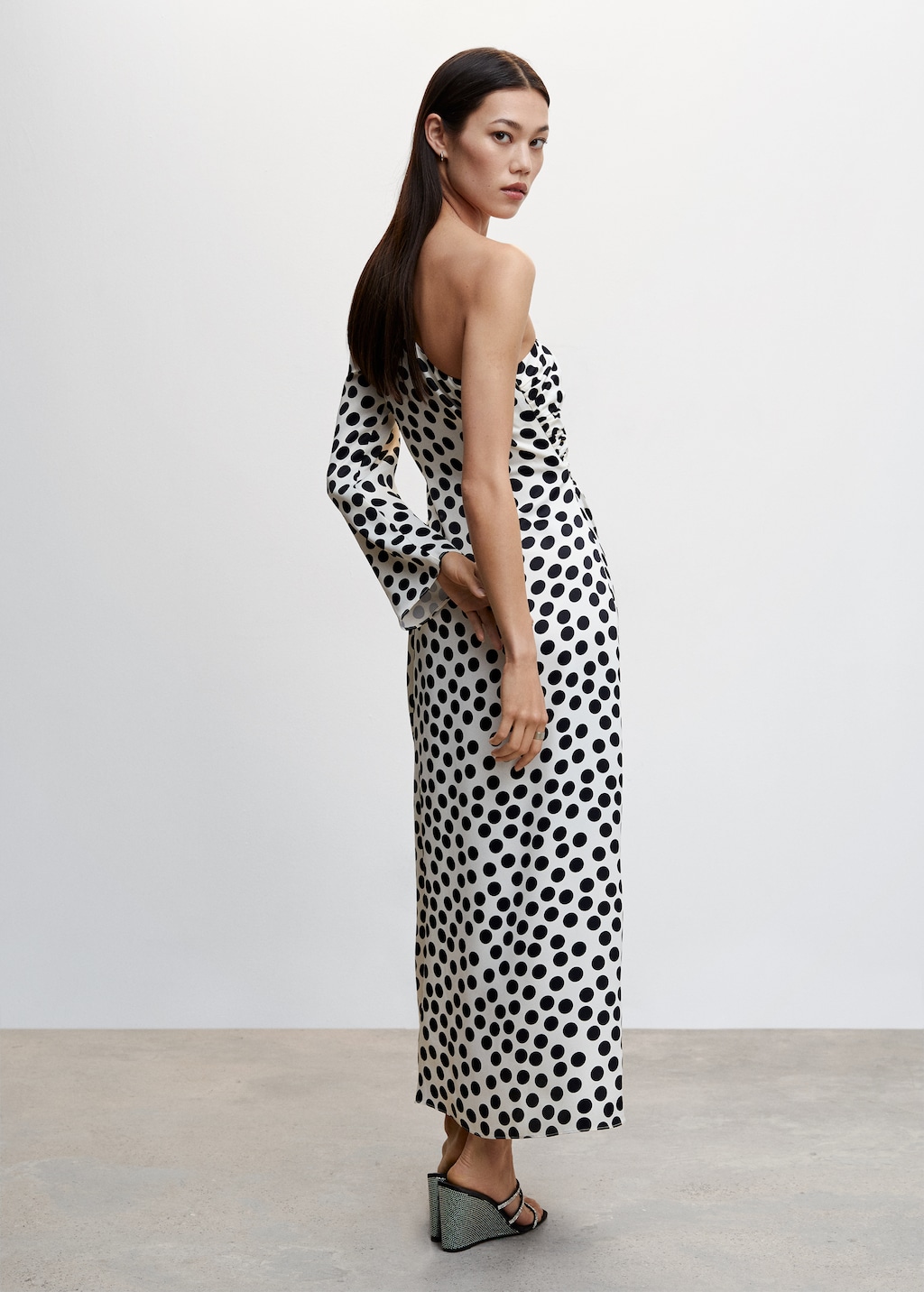 Polka-dot asymmetrical dress - Reverse of the article