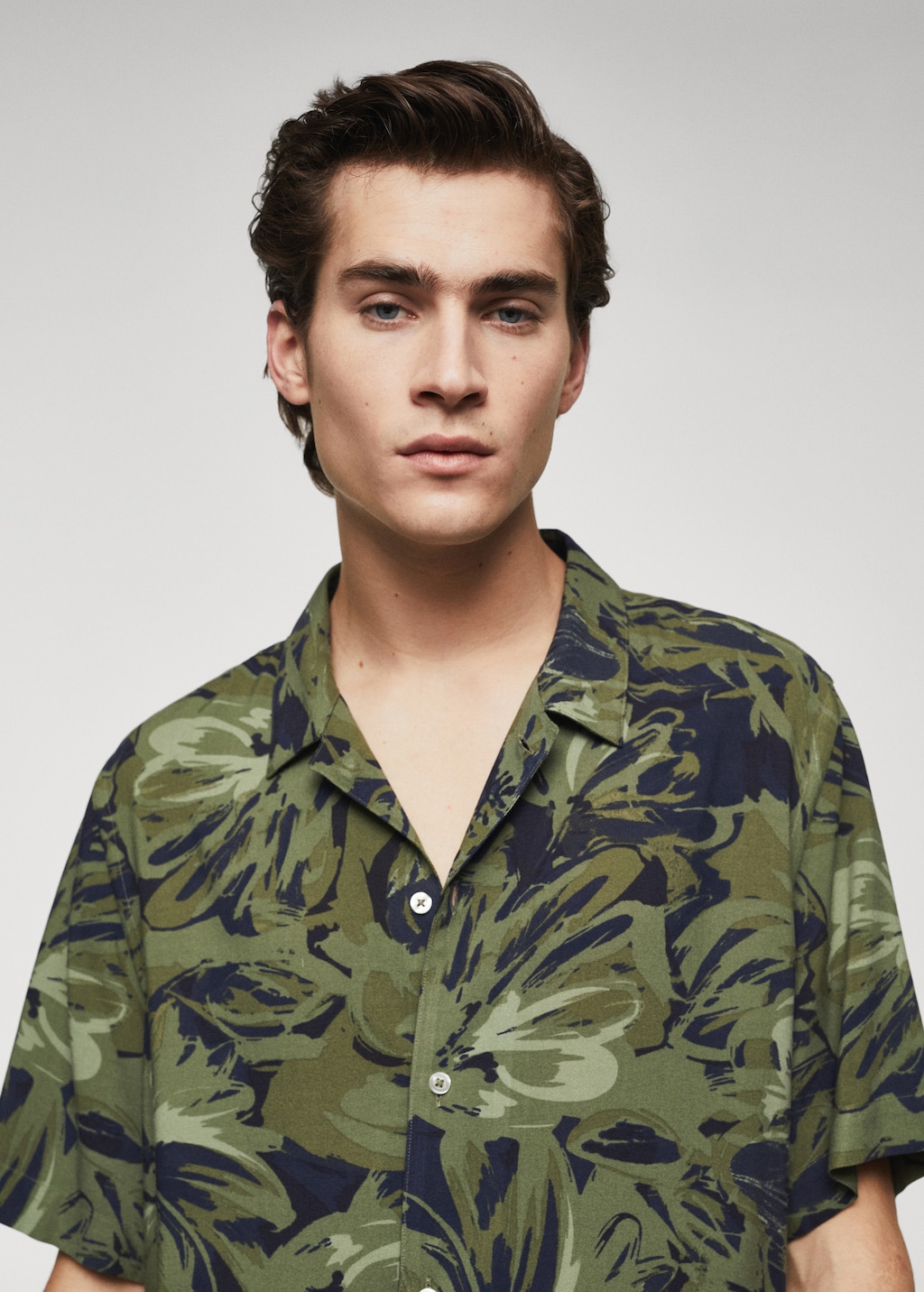 Regular fit tropical print shirt - Details of the article 1