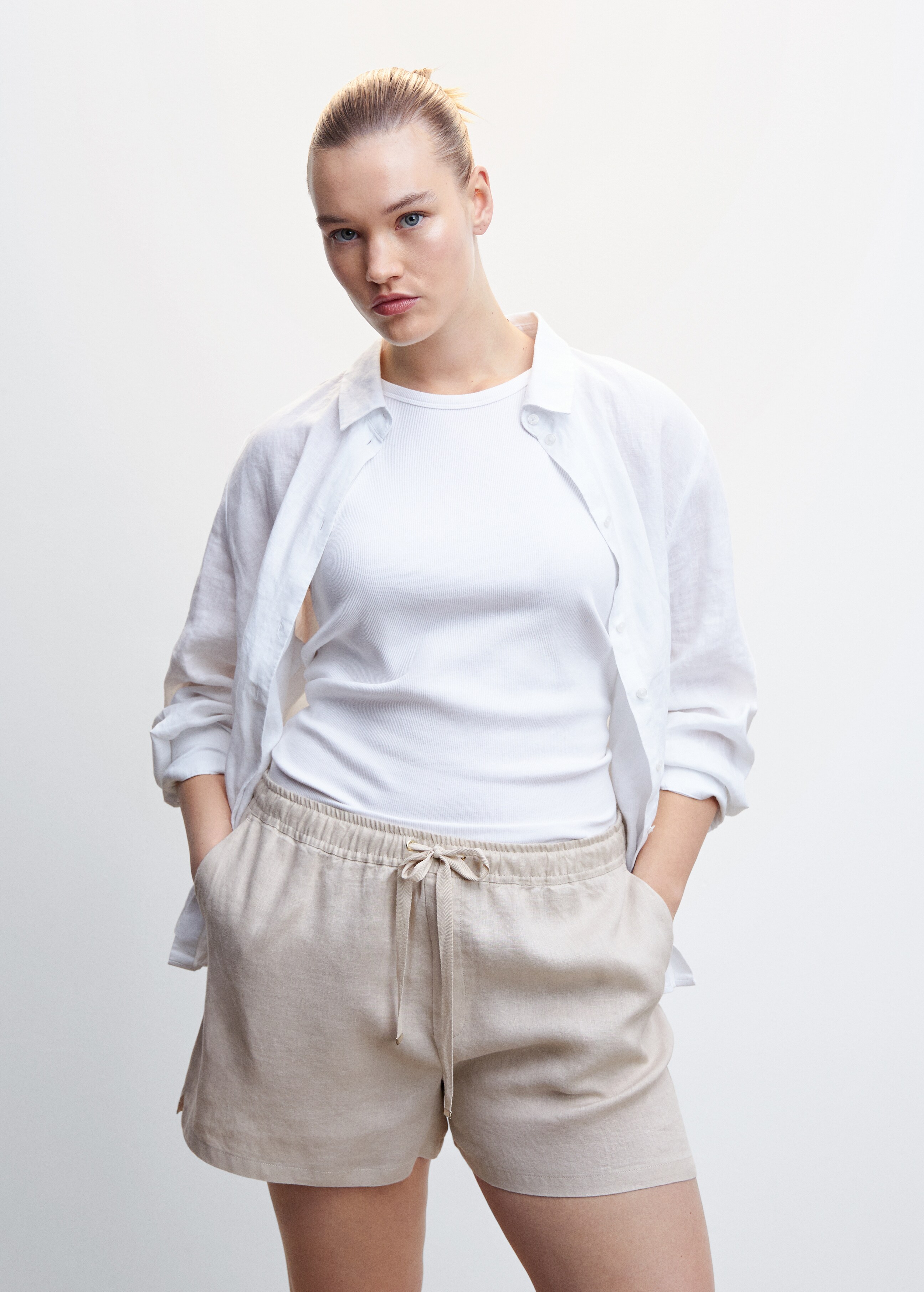 Linen shorts with drawstring - Details of the article 5