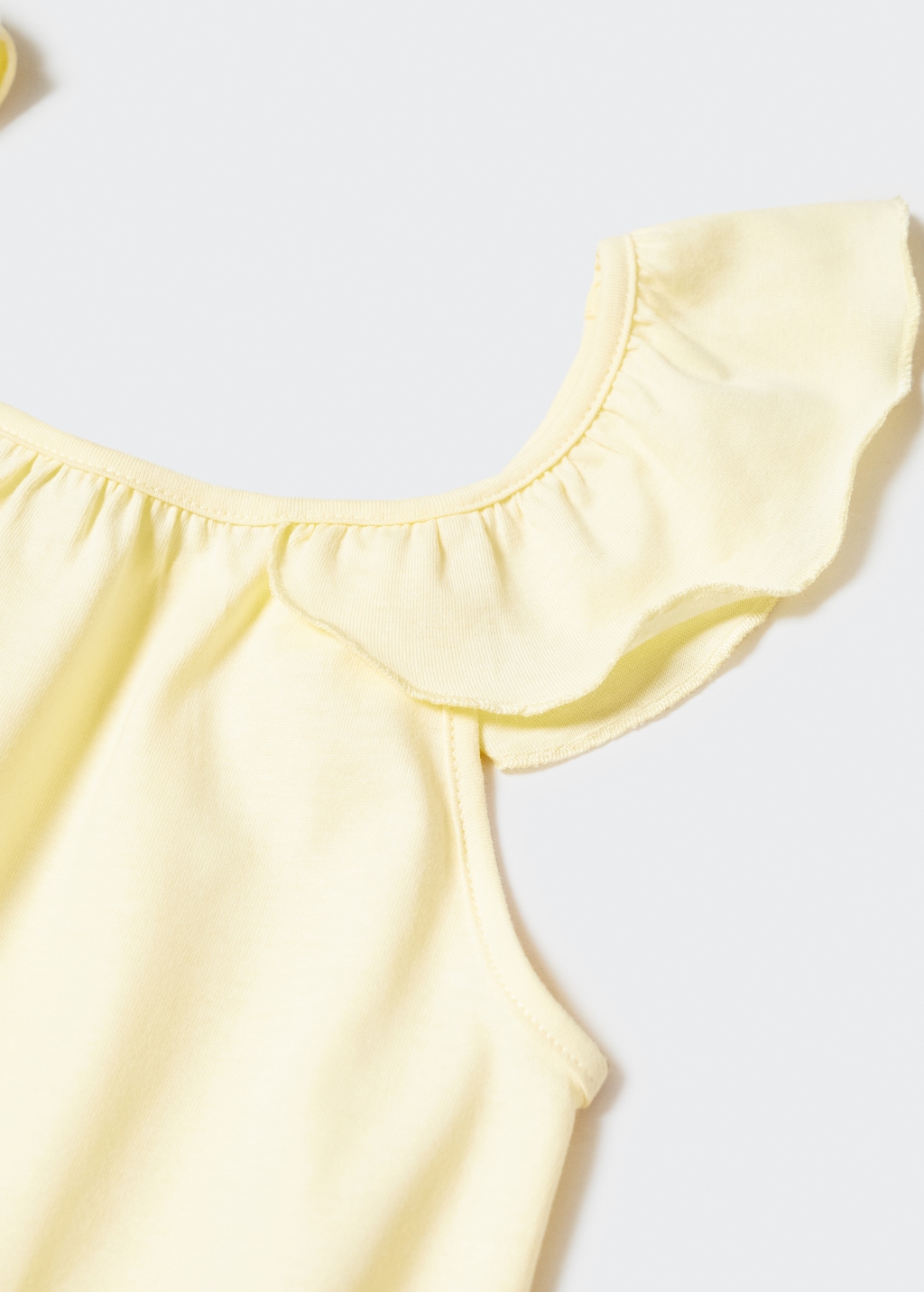 Ruffled strap t-shirt - Details of the article 8