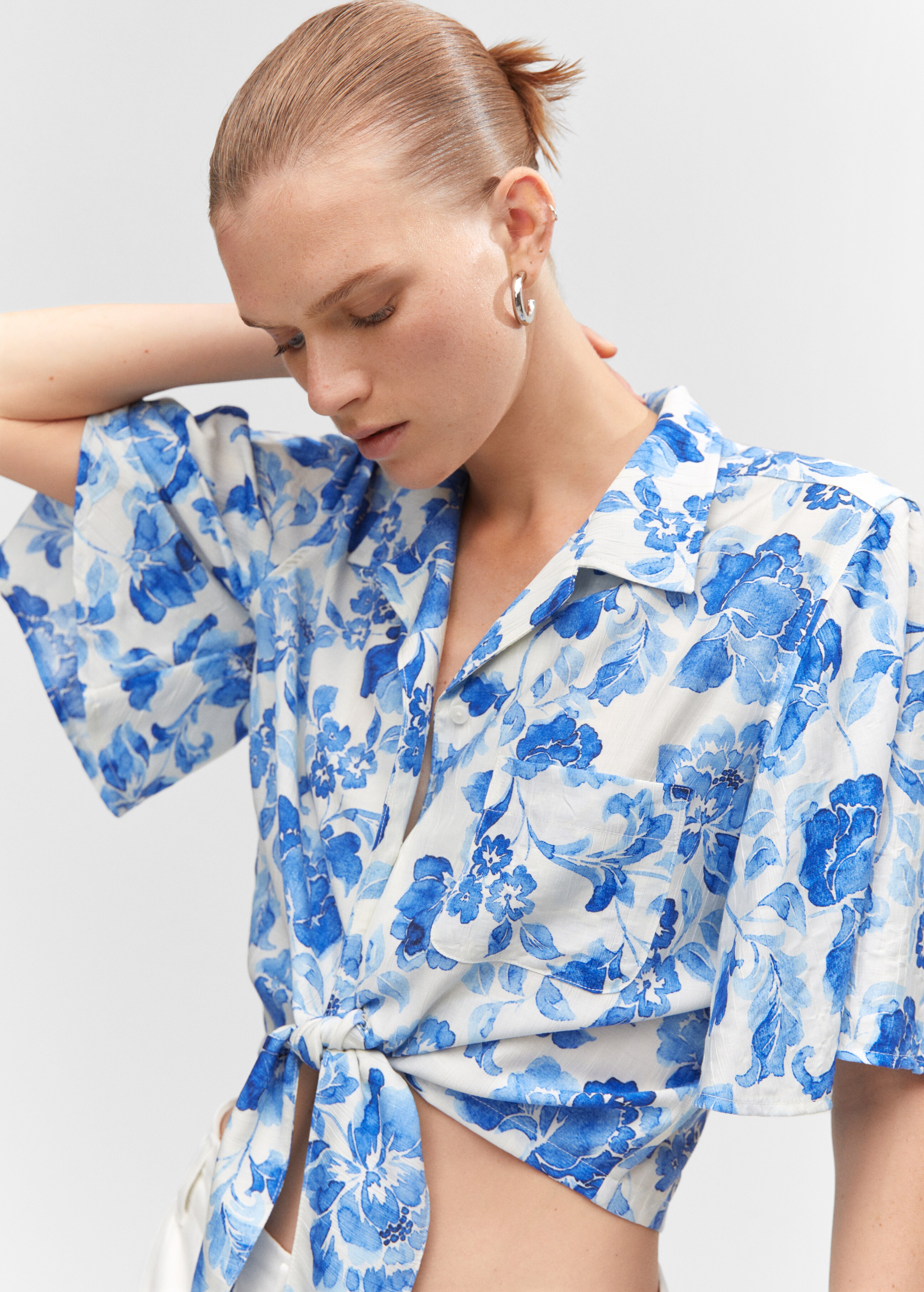 Floral shirt with knot - Details of the article 1