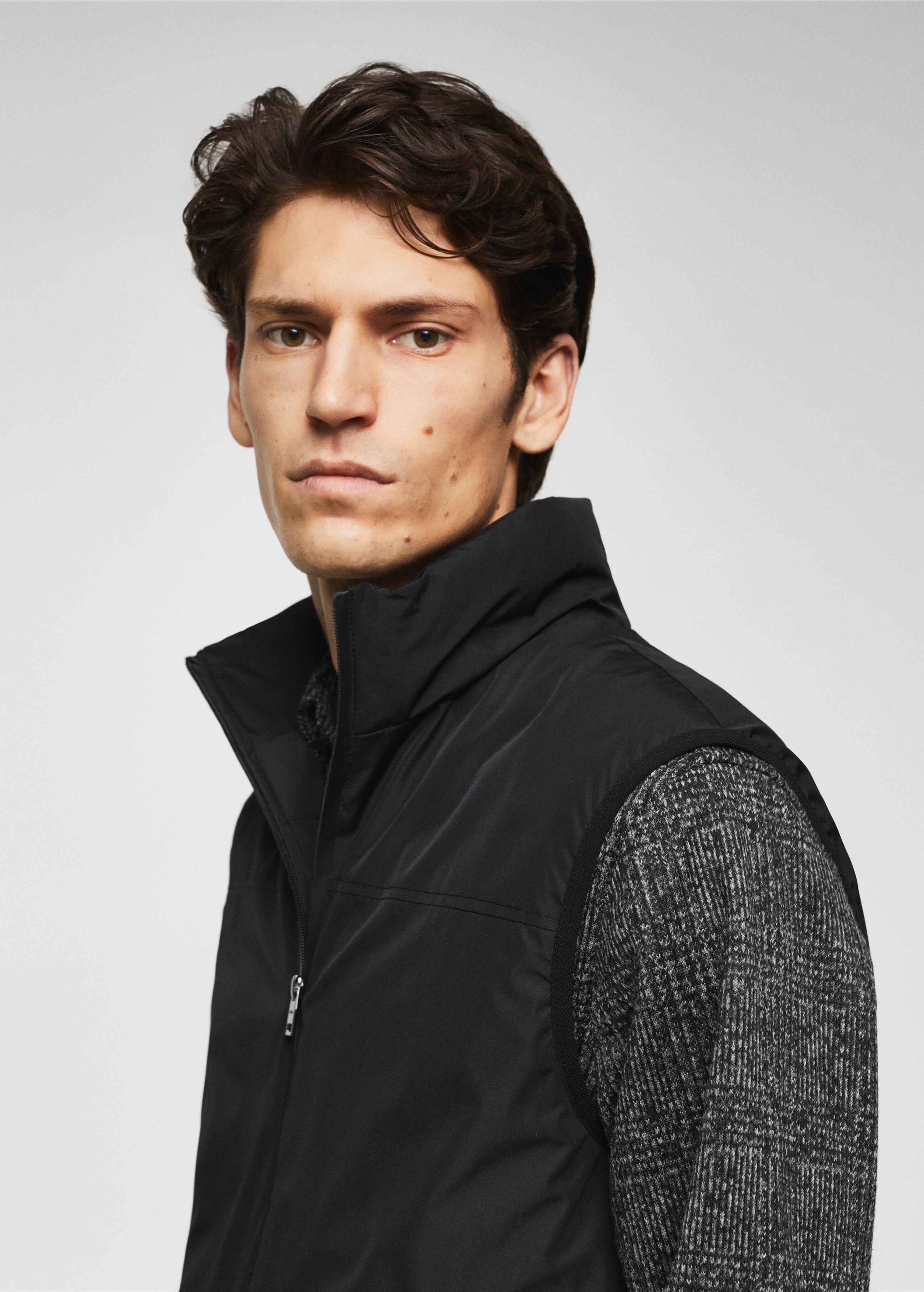 Water-repellent quilted gilet - Details of the article 1