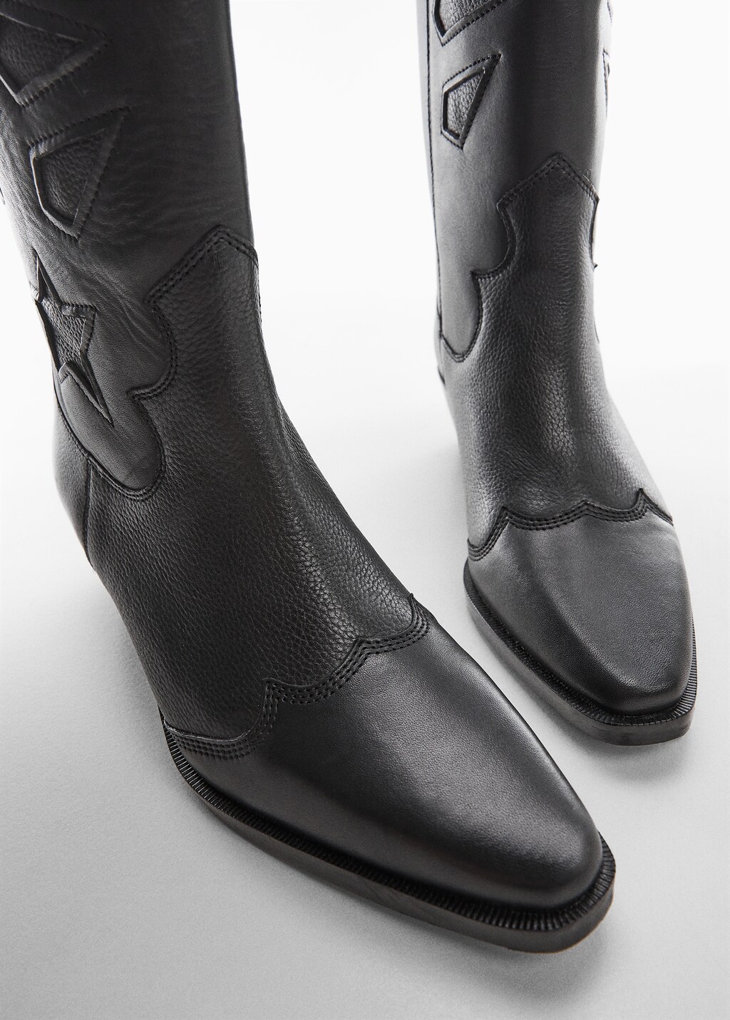 Heel leather boot - Details of the article 1