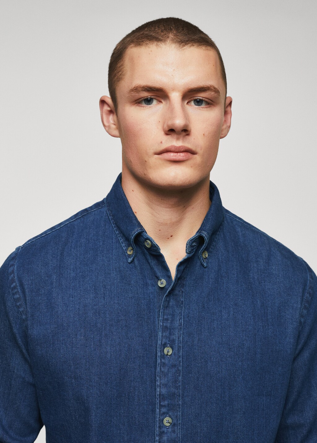 Slim-fit denim shirt - Details of the article 1