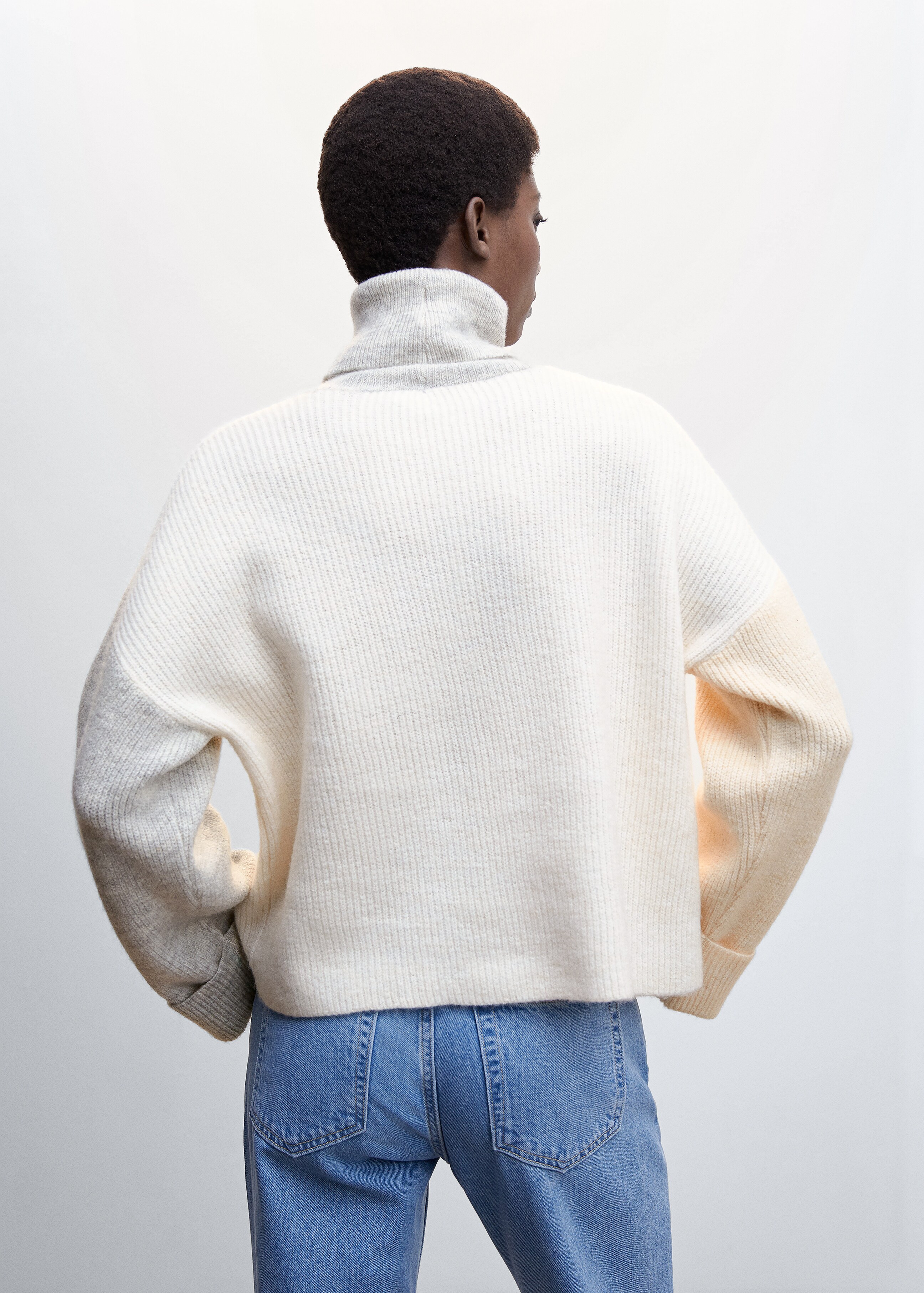  Combined panel knit sweater - Reverse of the article