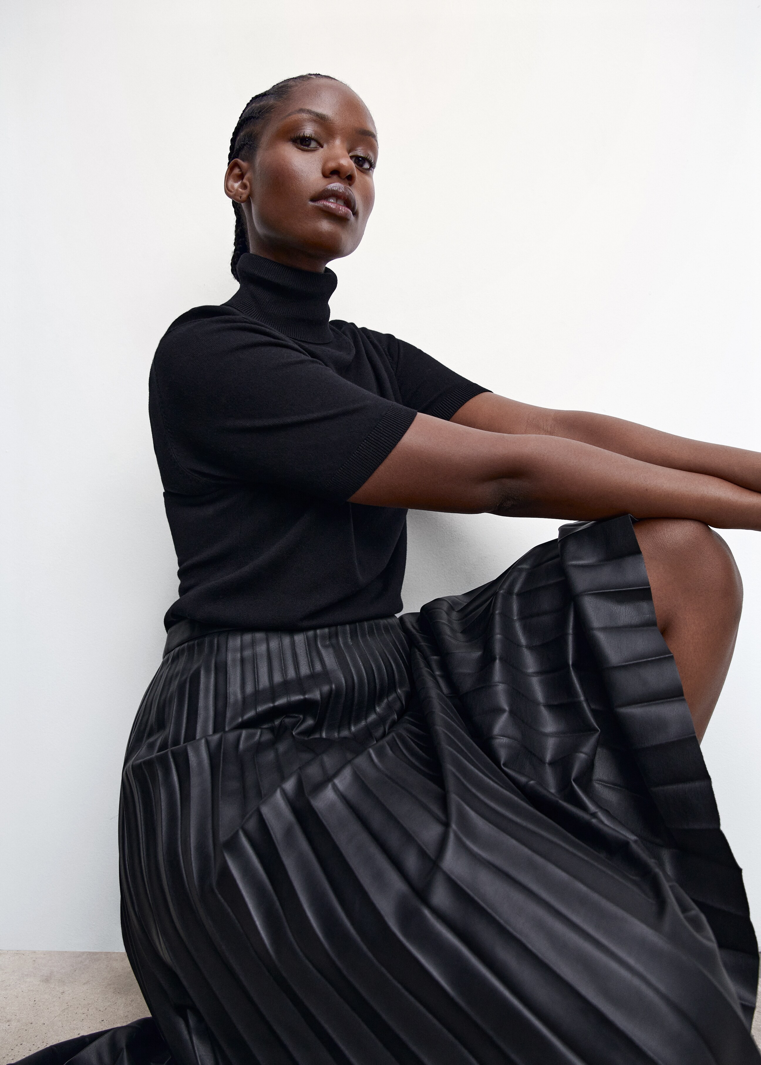 Faux-leather pleated skirt - Details of the article 4