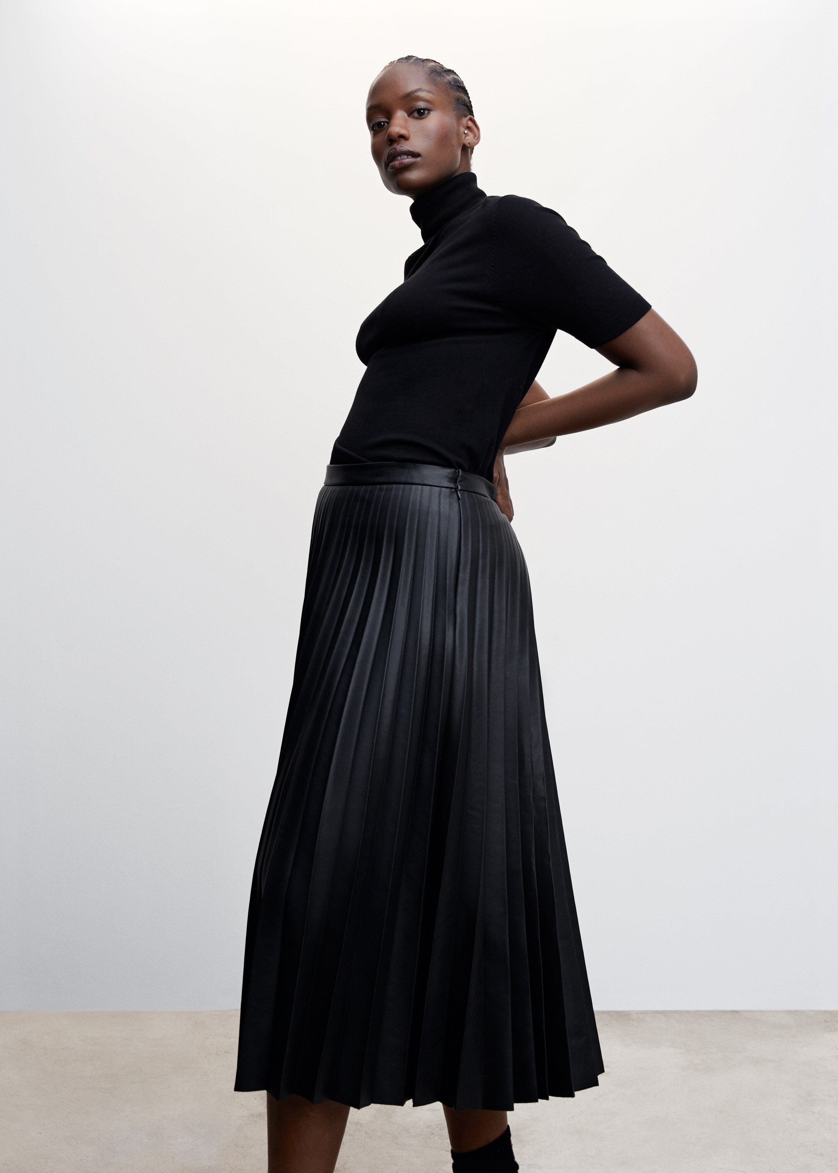 Faux-leather pleated skirt - Details of the article 5