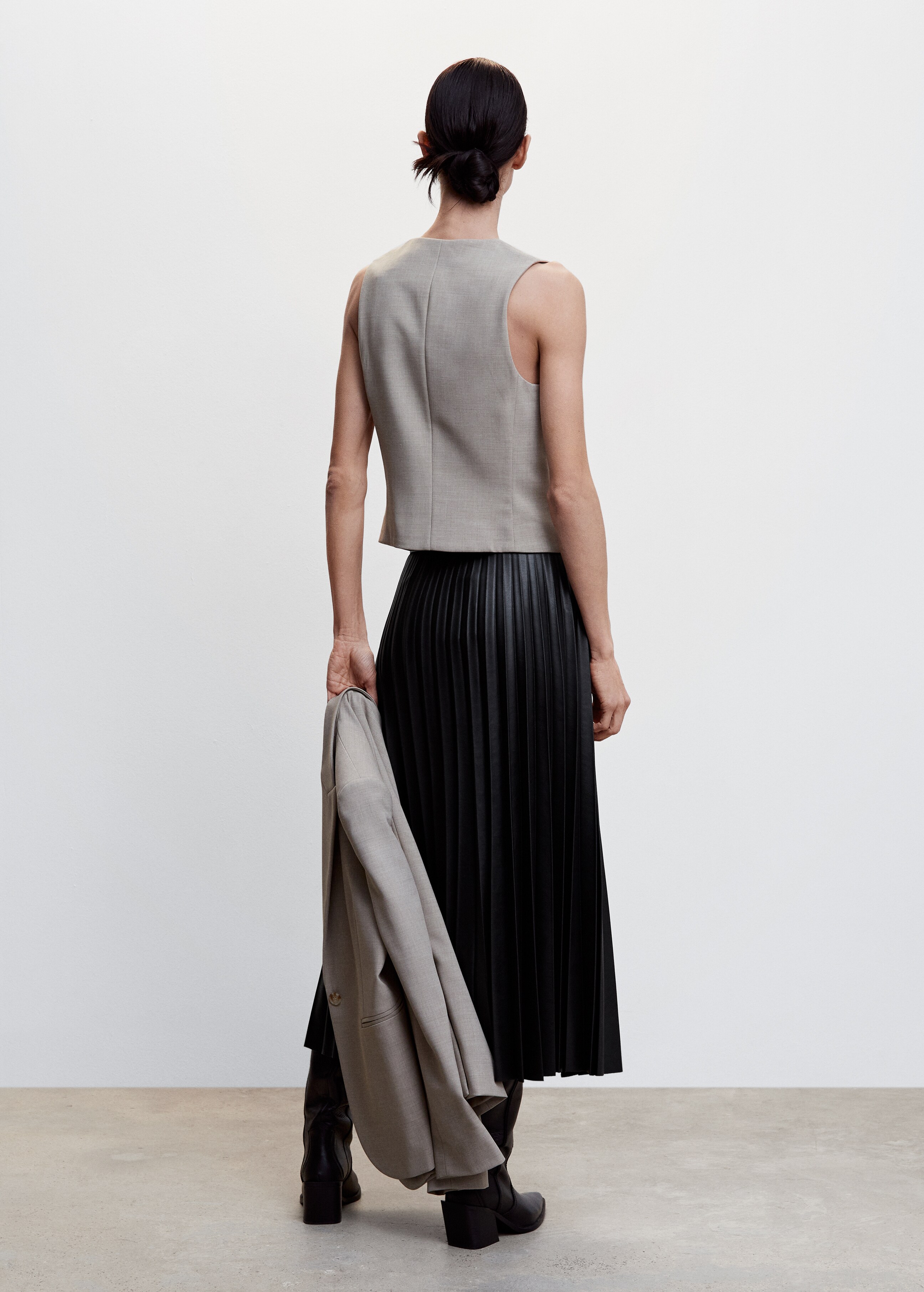 Faux-leather pleated skirt - Reverse of the article