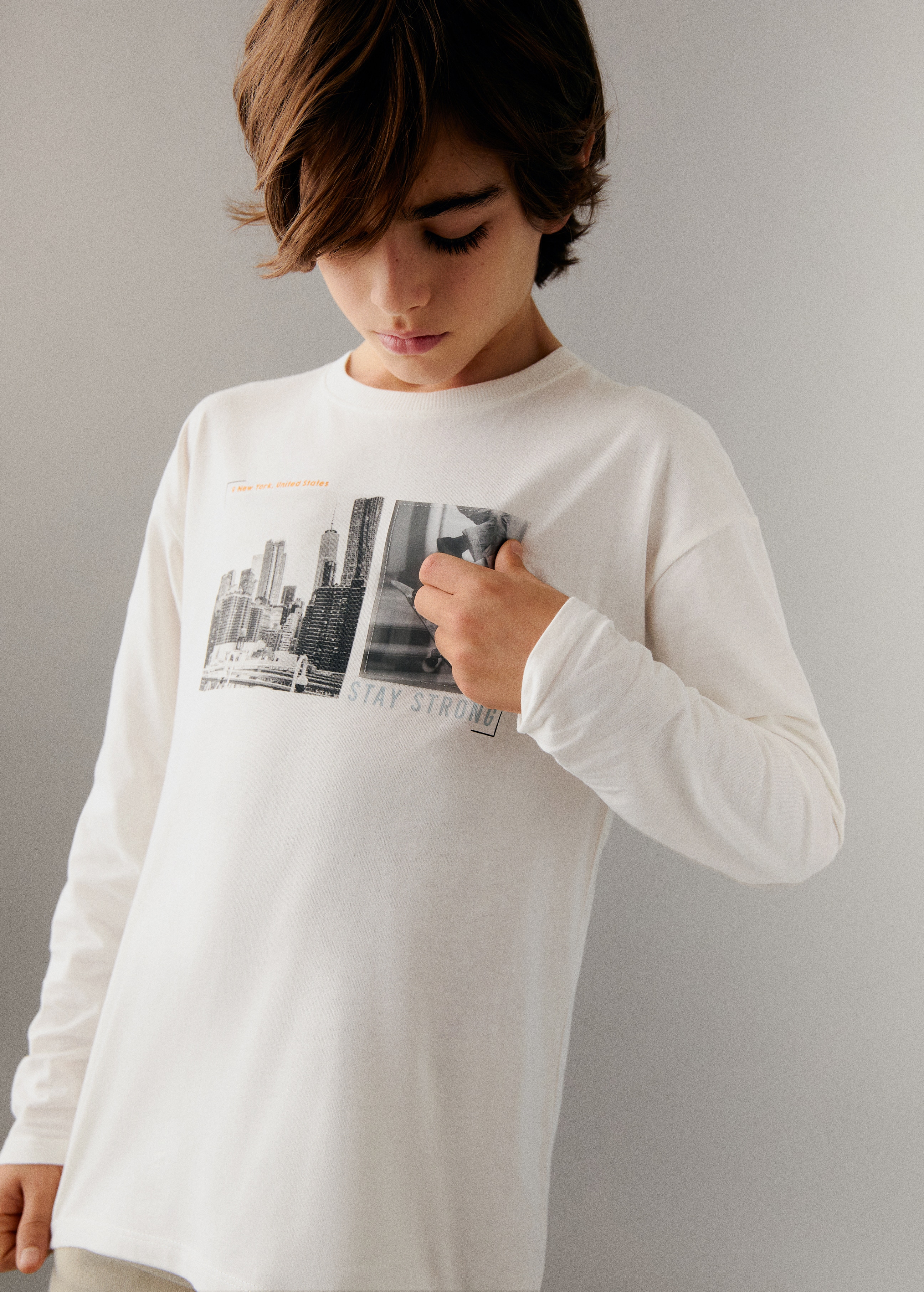 T-shirt de manga comprida com impressão lenticular - Plano médio
