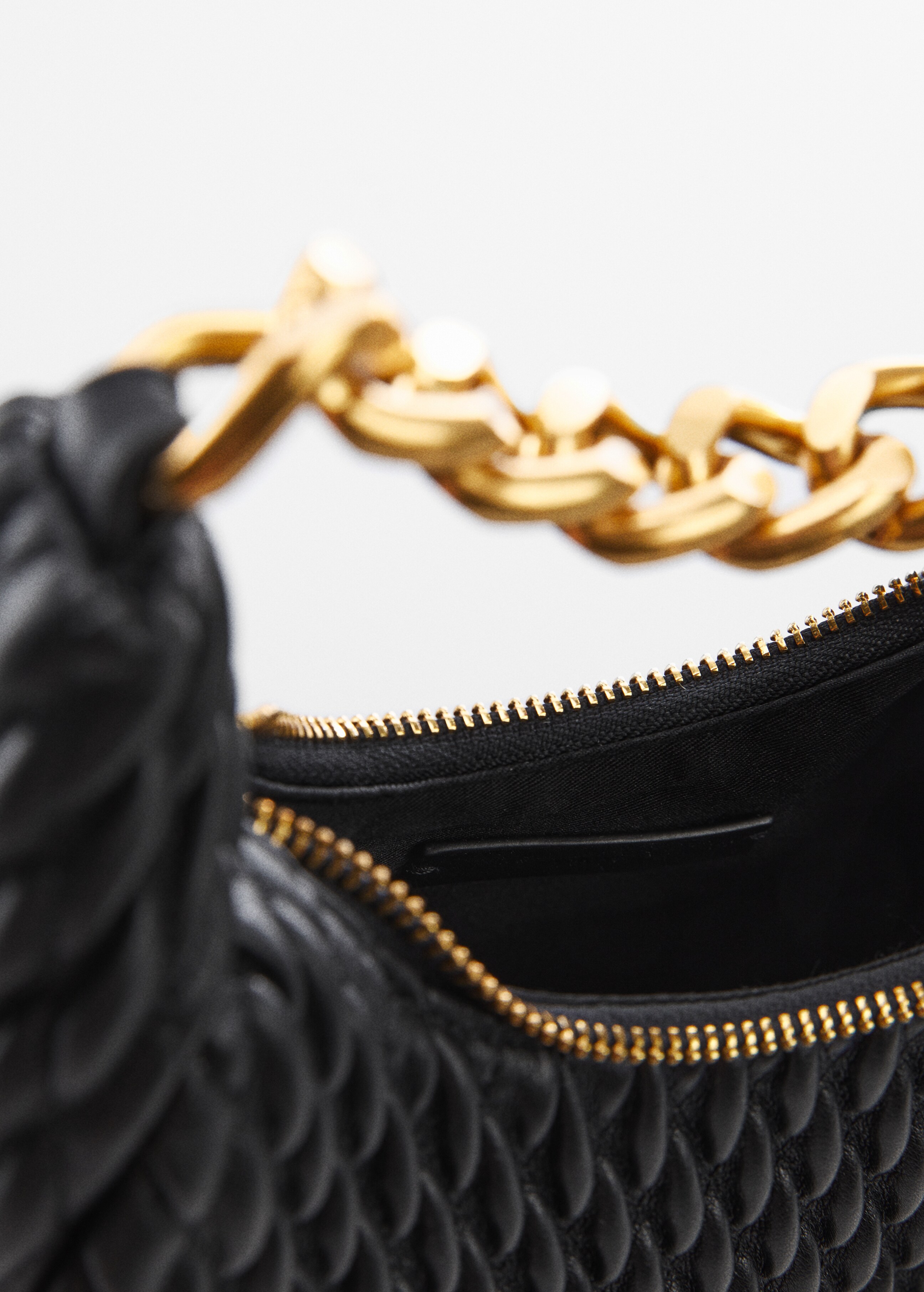 Textured chain bag - Details of the article 2