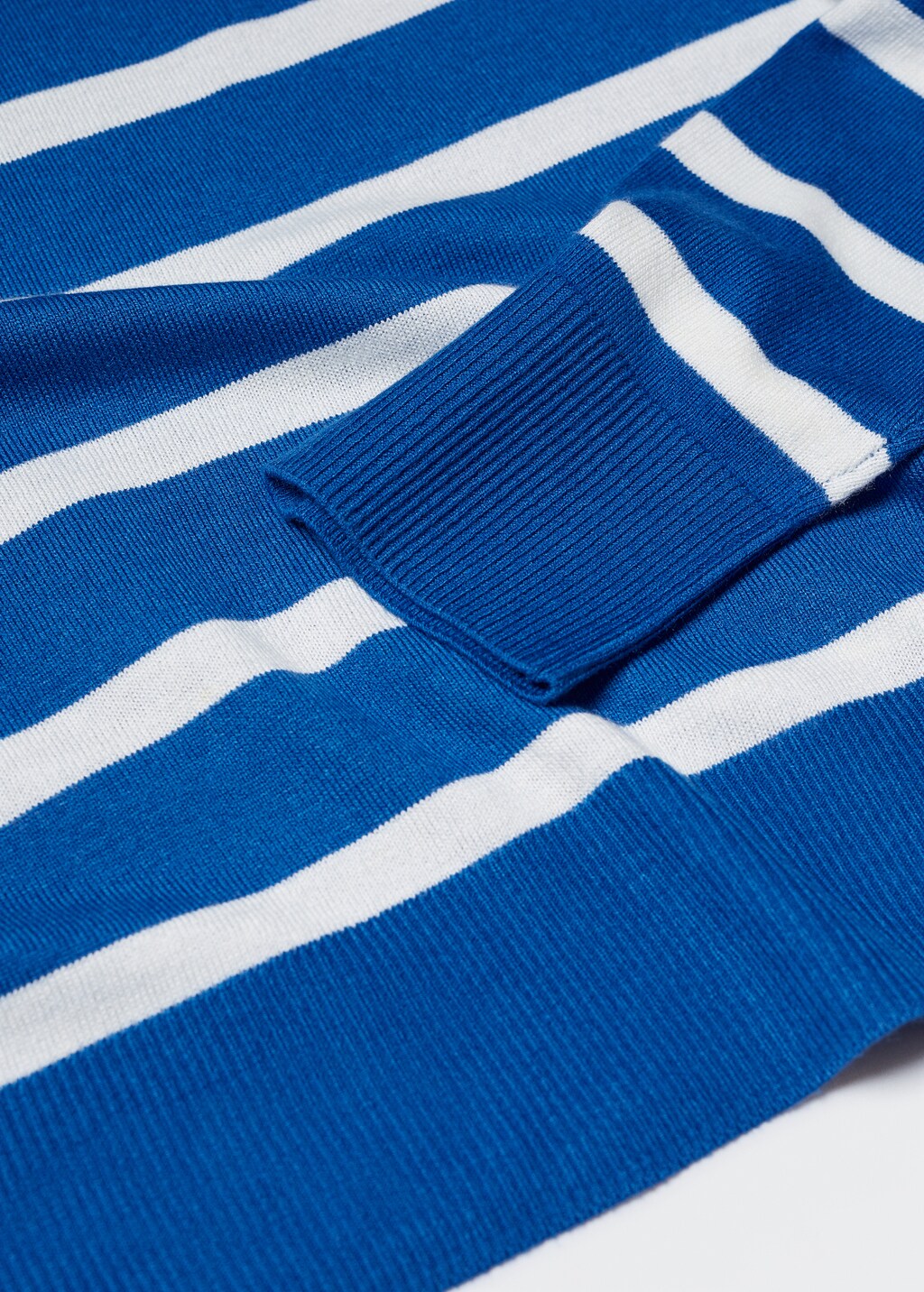 Fine-knit crew neck sweater - Details of the article 8