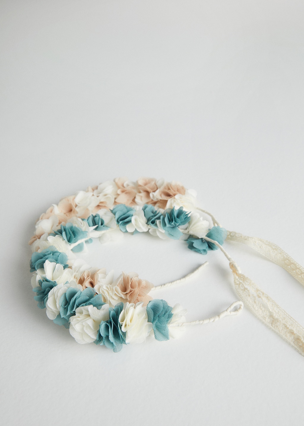 Headband with embossed flowers - Details of the article 5