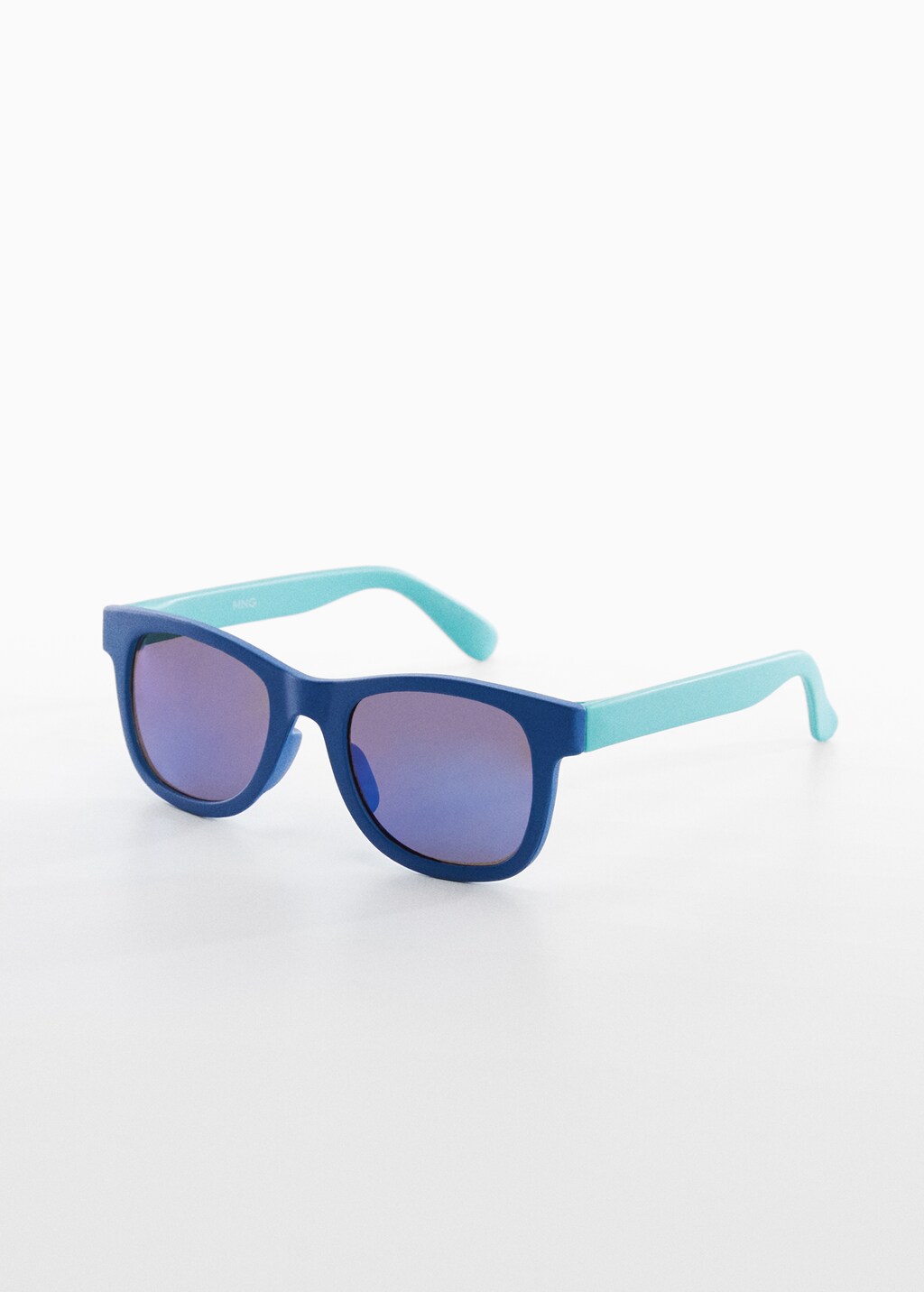 Lunettes de soleil monture plastique - Plan moyen