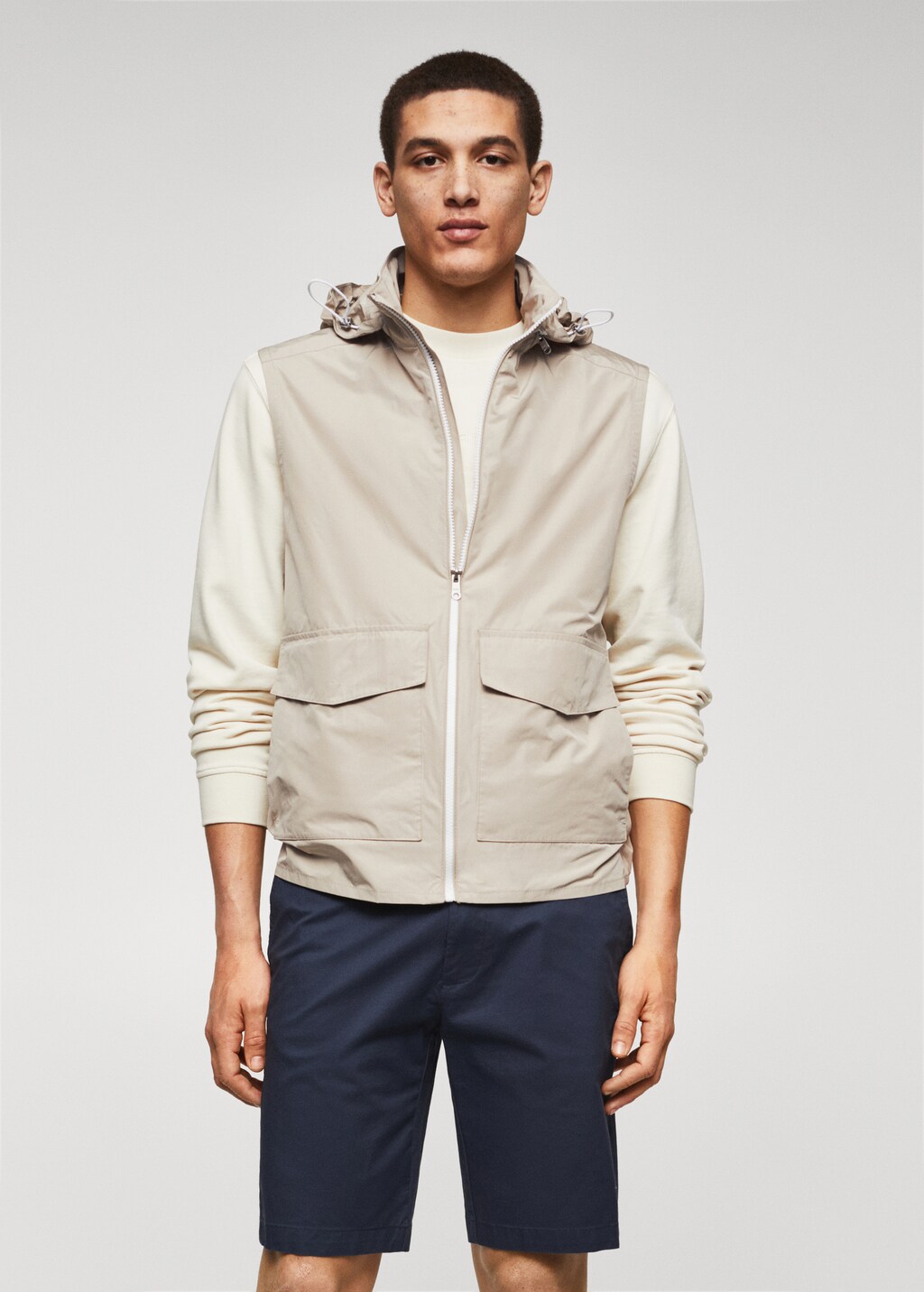 Water-repellent gilet with hood - Medium plane