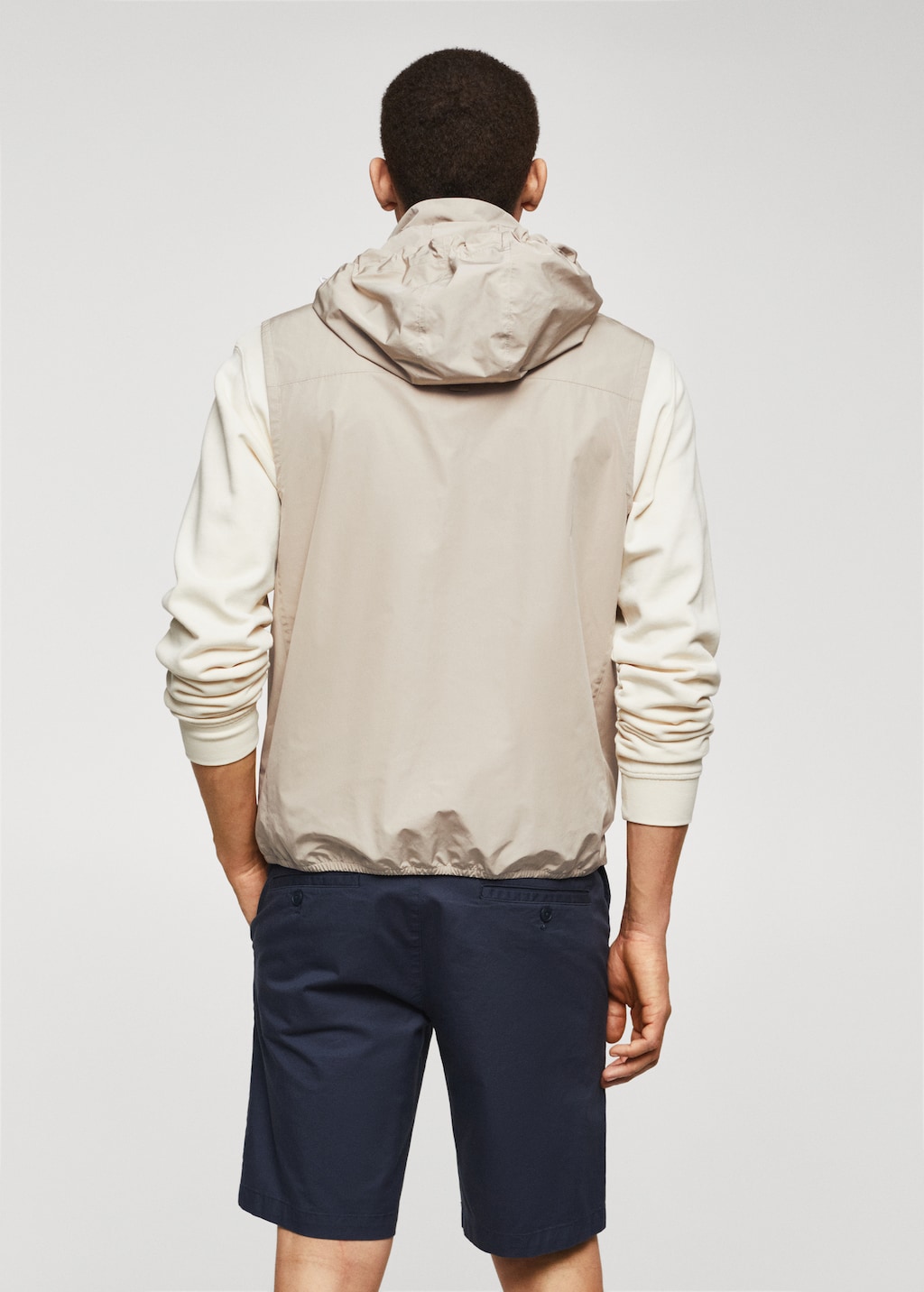 Water-repellent gilet with hood - Reverse of the article