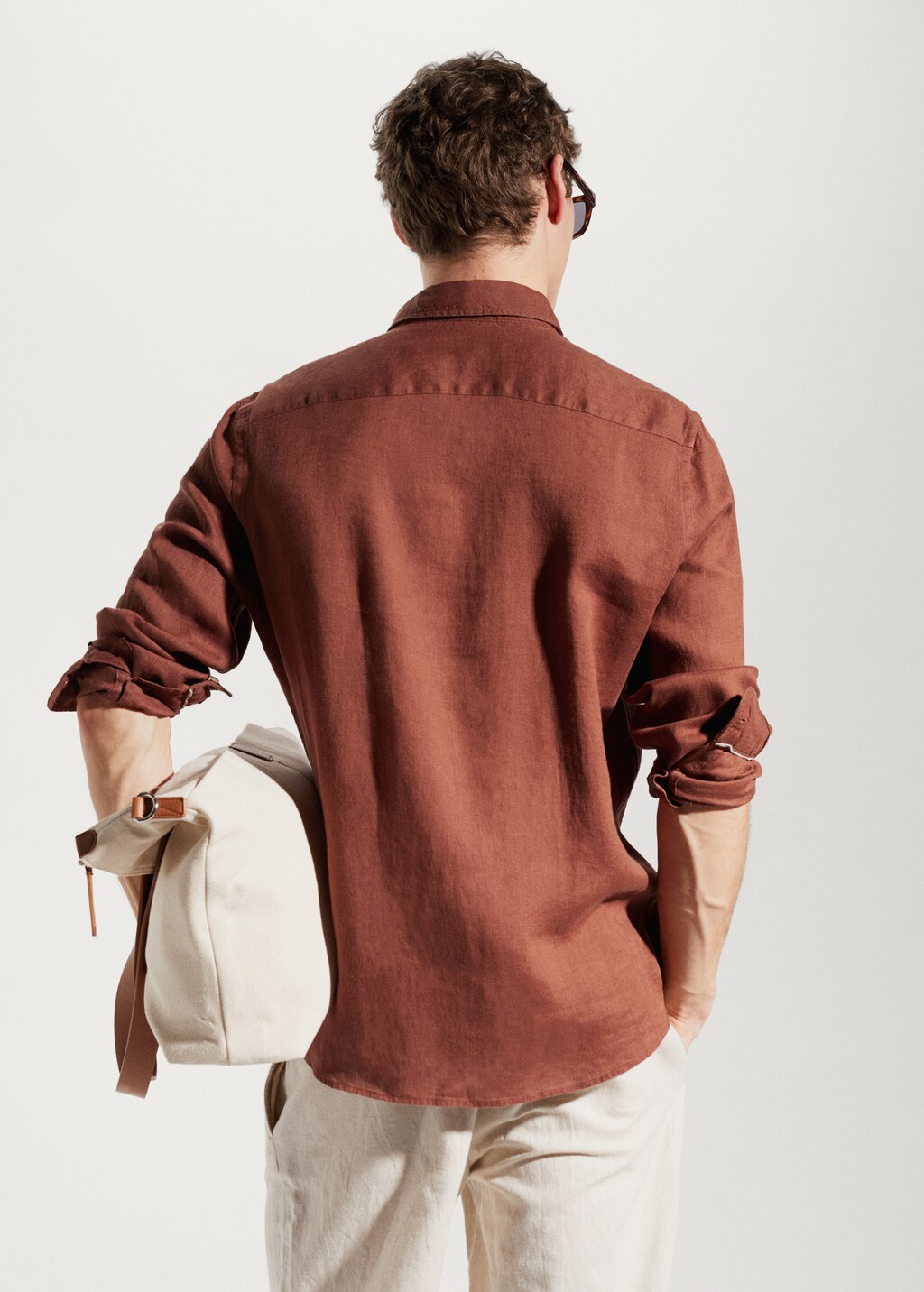 100% linen slim-fit shirt - Reverse of the article