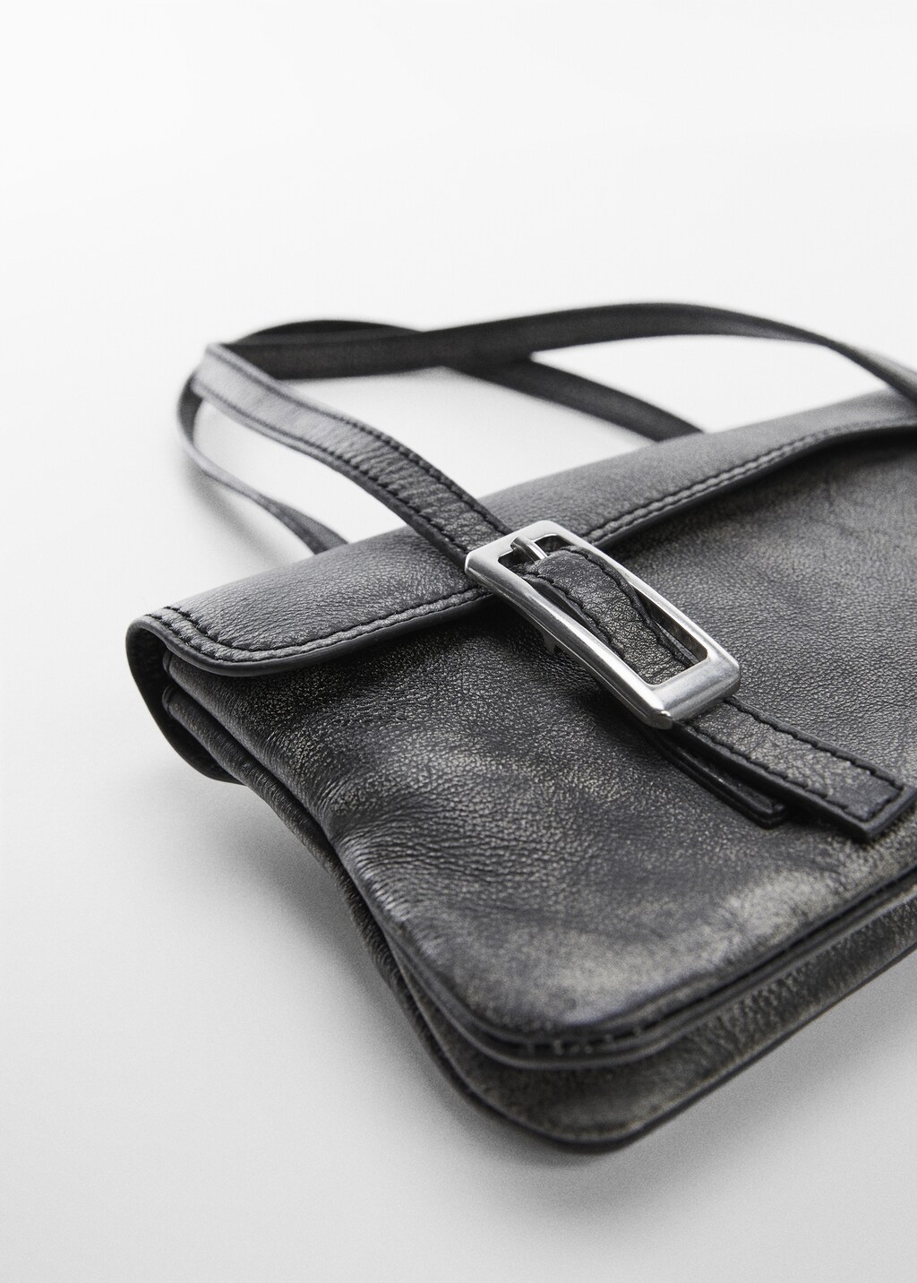 Leather bag with buckle - Details of the article 1