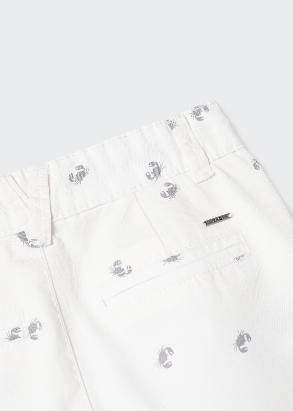 Printed Bermuda shorts - Details of the article 0