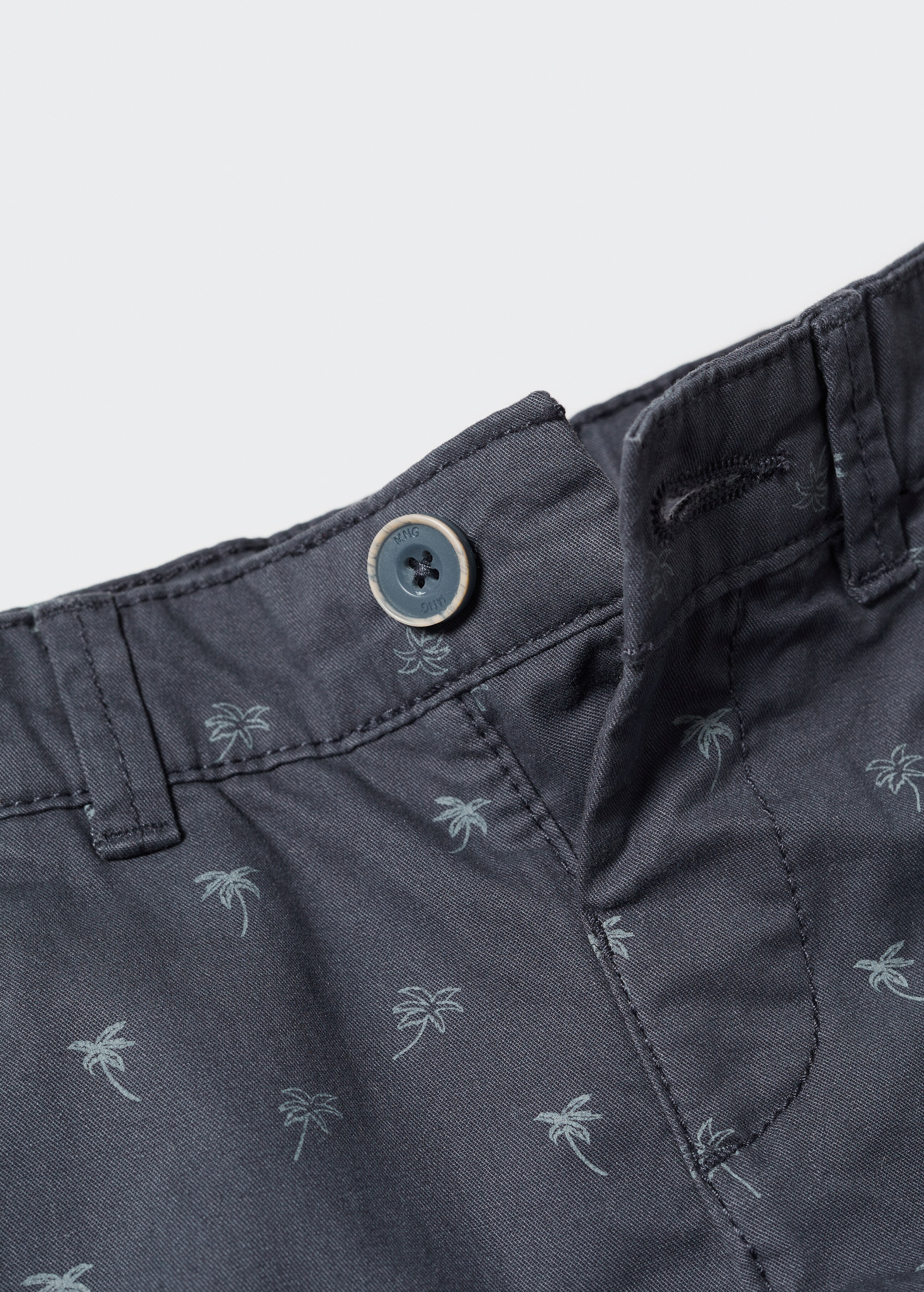 Printed Bermuda shorts - Details of the article 0