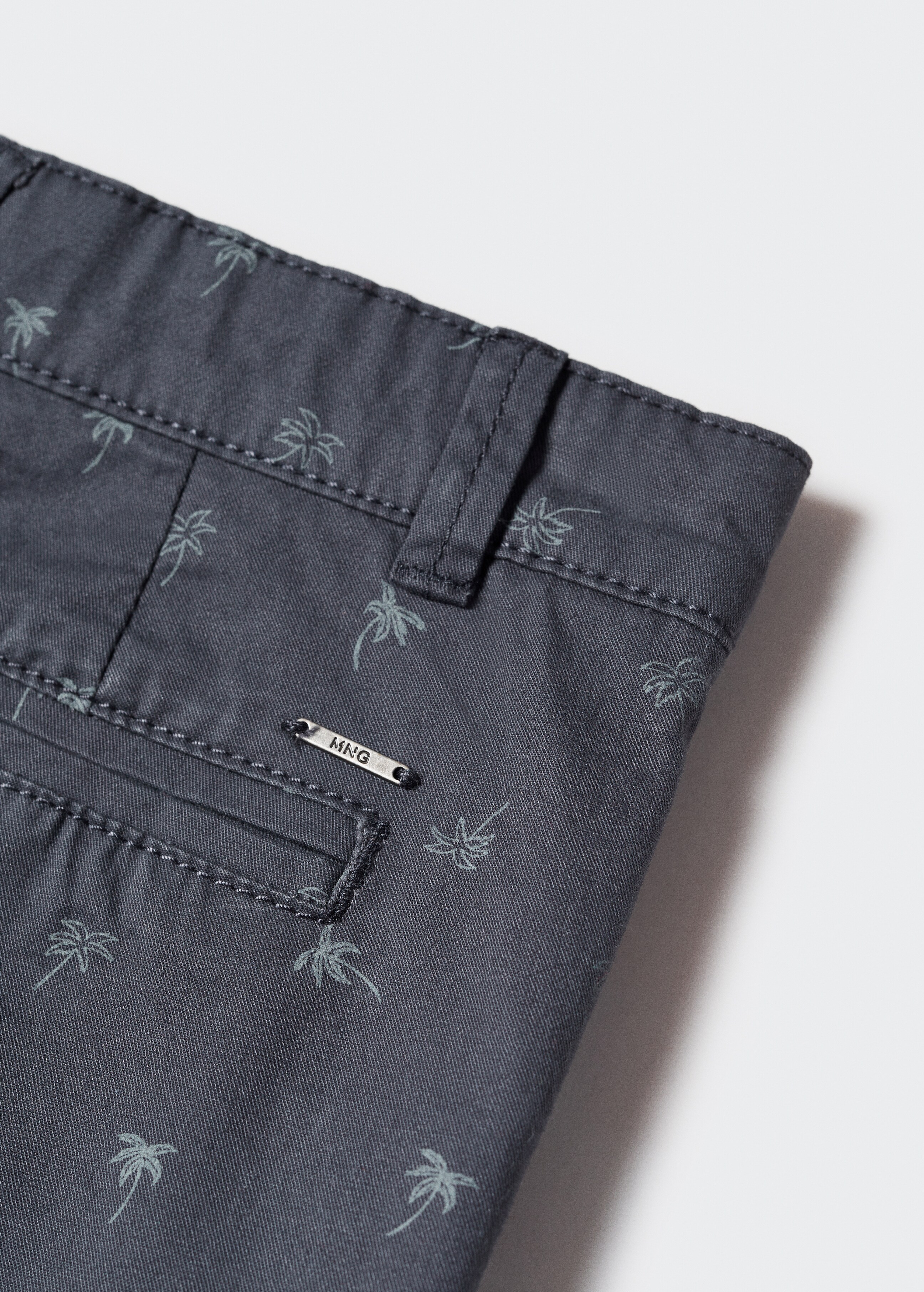 Printed Bermuda shorts - Details of the article 8