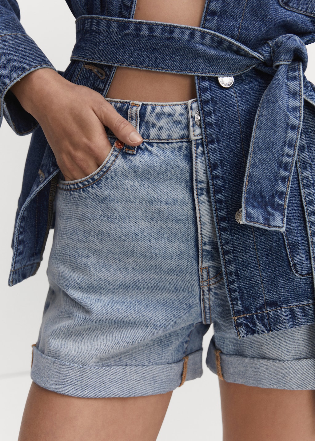 Mom-fit denim shorts - Details of the article 6