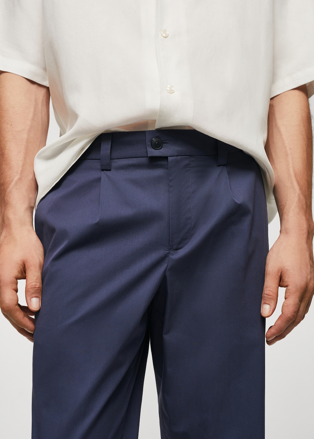 Cotton pleated trousers - Details of the article 1