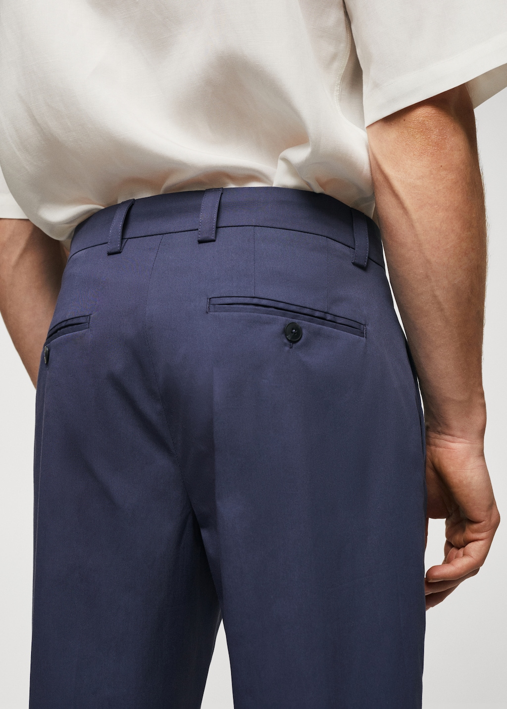 Cotton pleated trousers - Details of the article 4