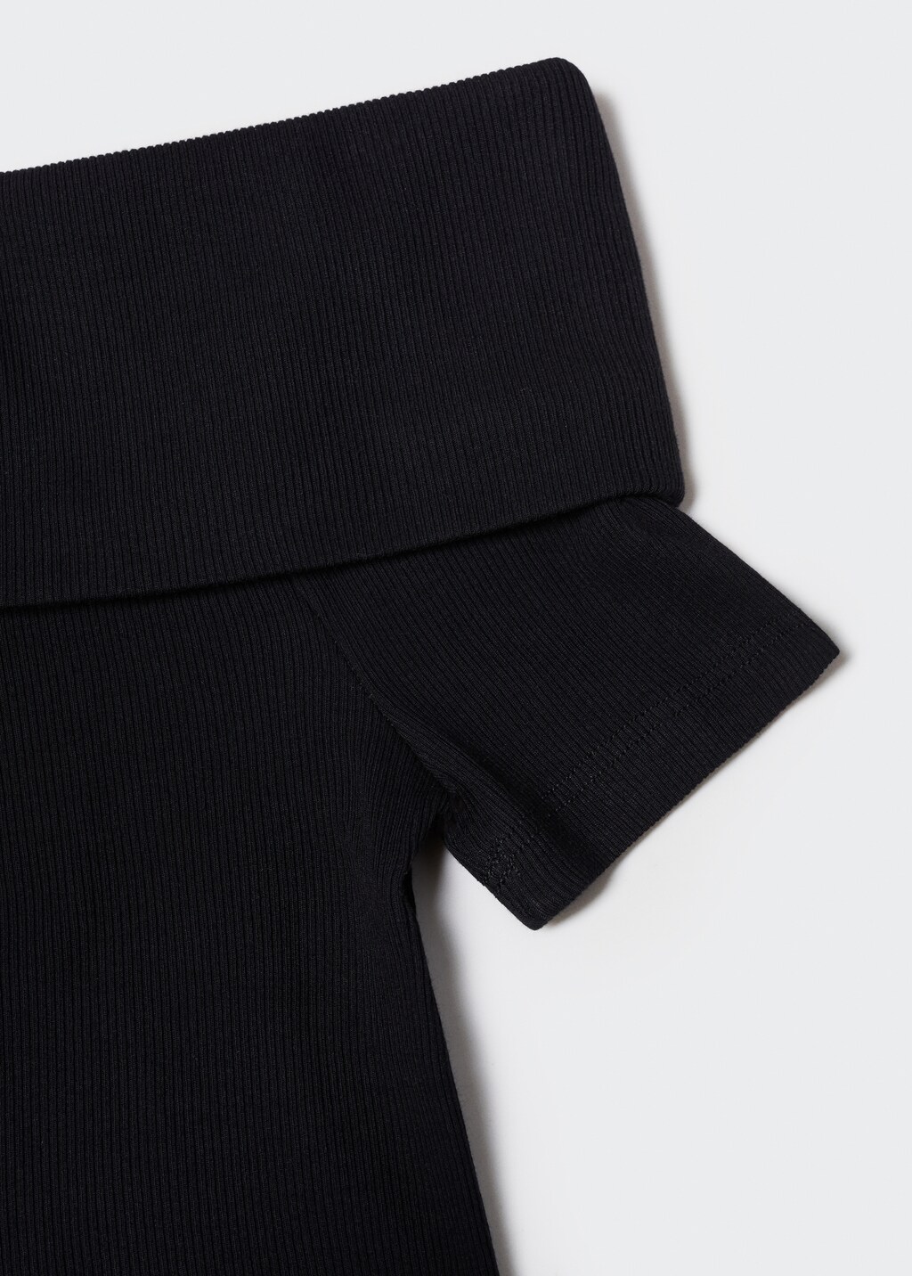 Off-shoulder top - Details of the article 8