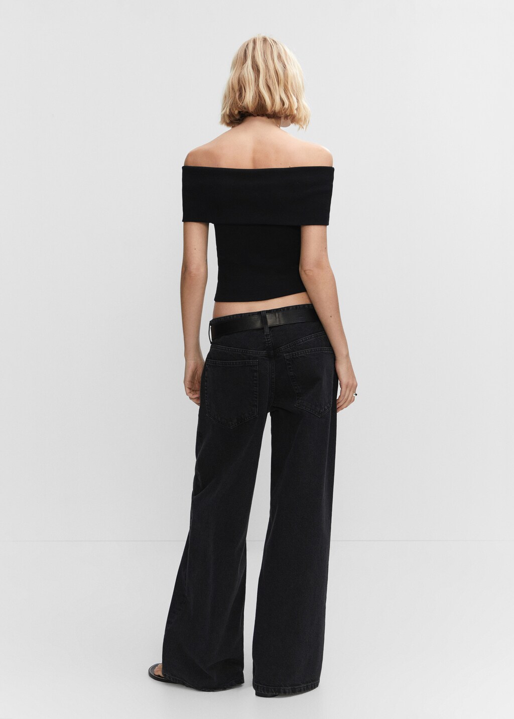 Off-shoulder top - Reverse of the article