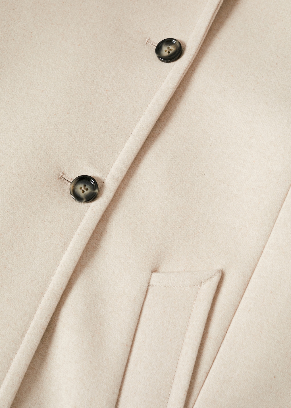 Wide lapel coat - Details of the article 8