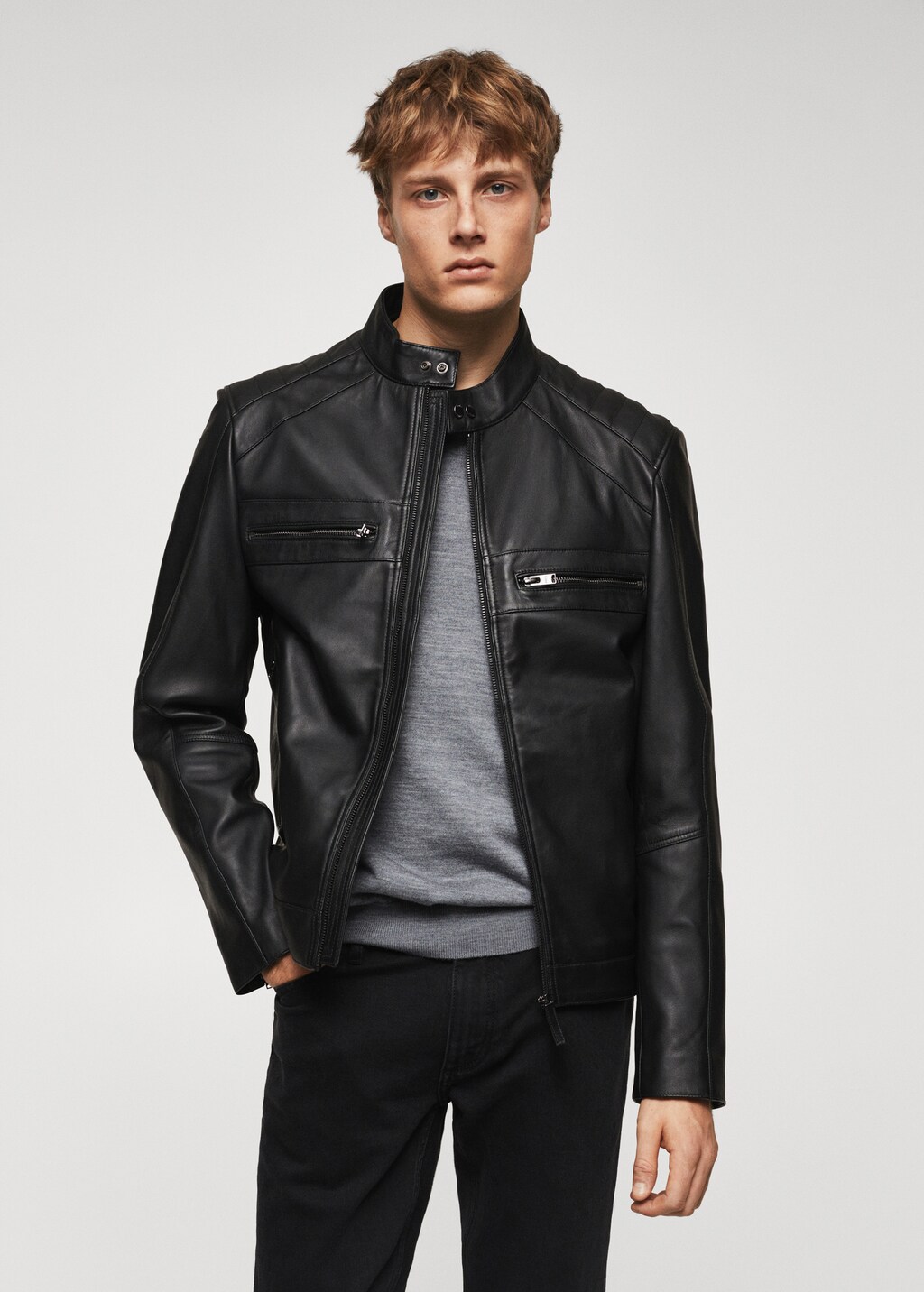 Blouson biker en cuir - Plan moyen