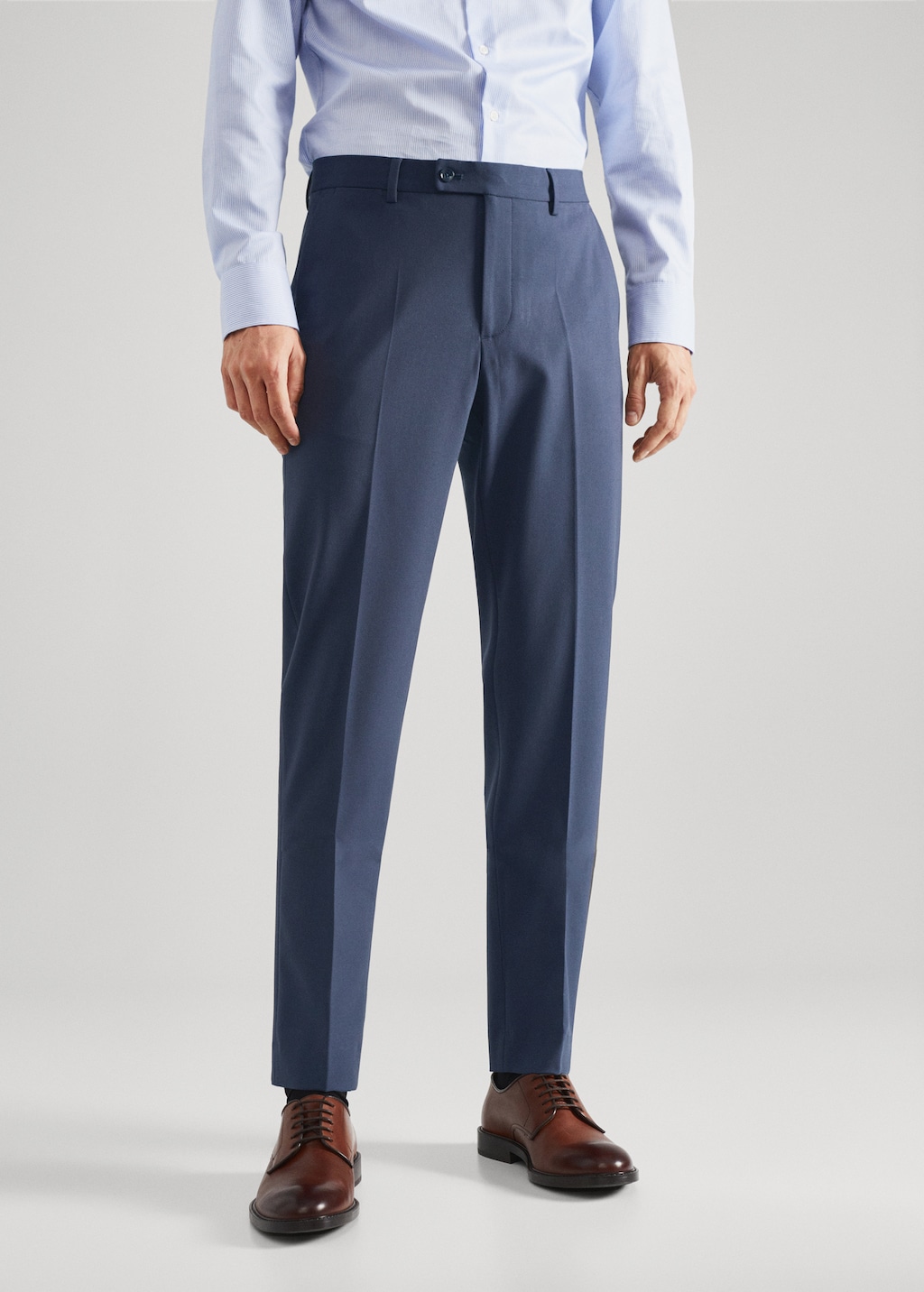 Pantalón traje slim fit - Plano medio