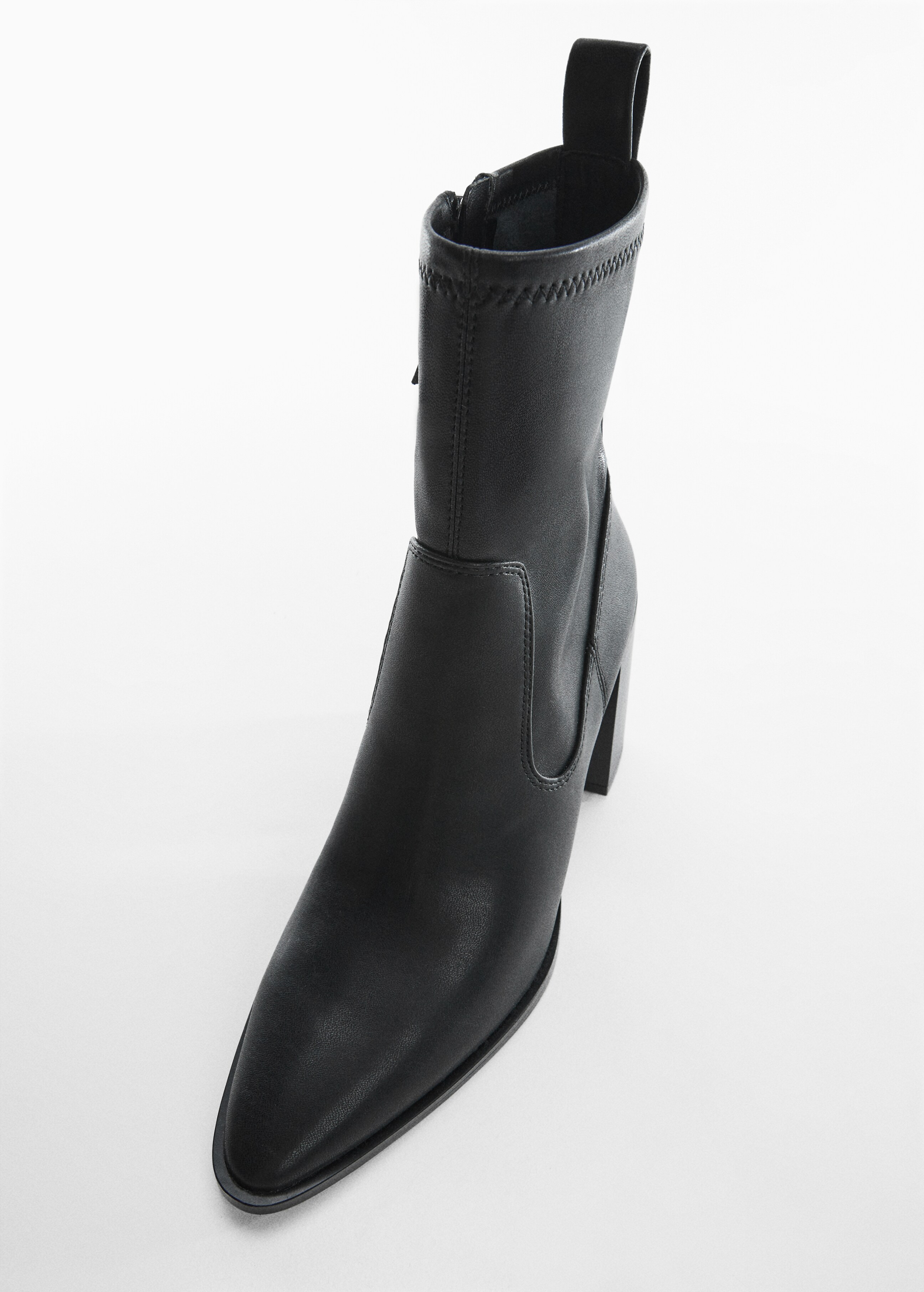 Heel zipped boots - Details of the article 1