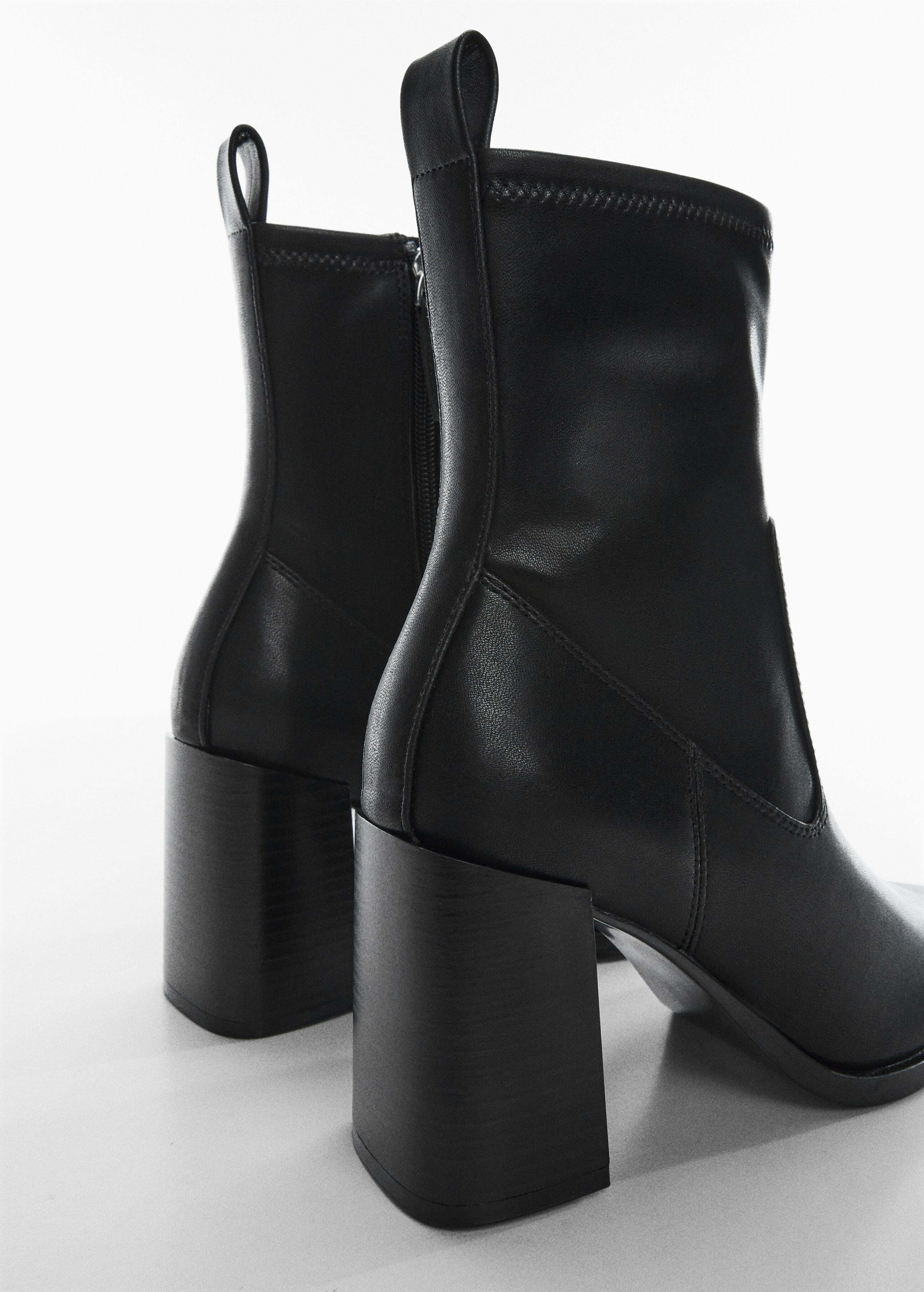 Heel zipped boots - Details of the article 2